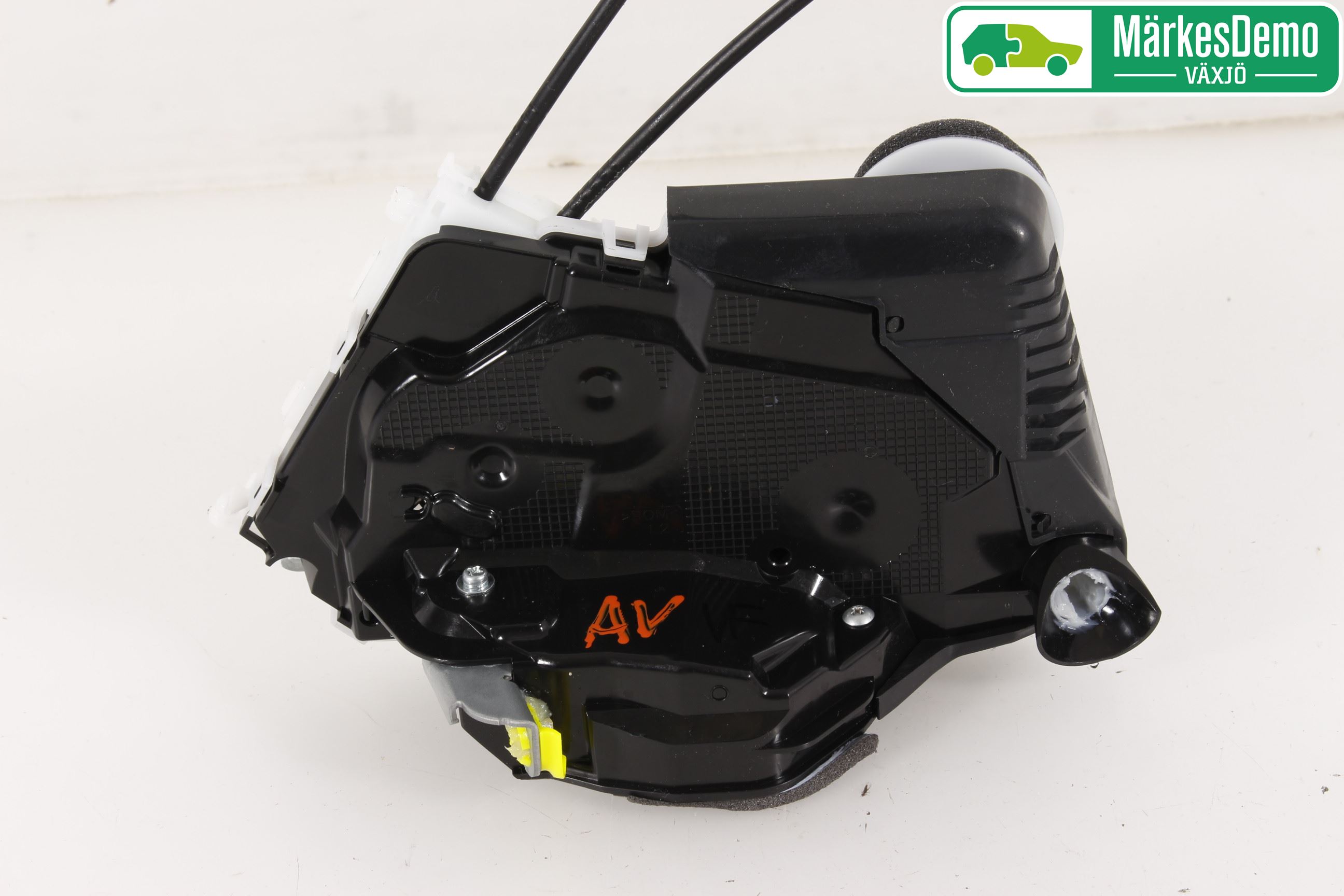 Toyota YARIS XP130 15-20 Låskista-Dörrlås