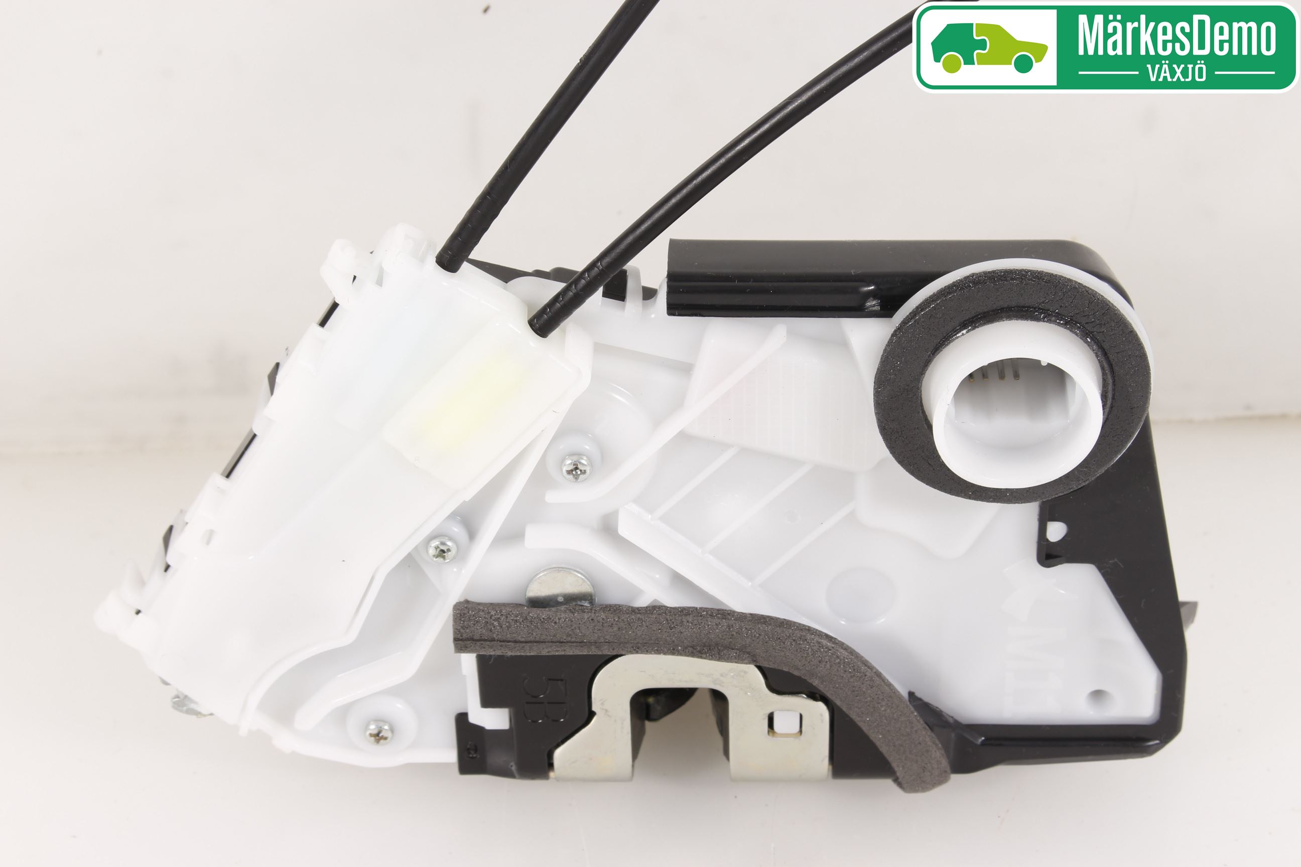 Toyota YARIS XP130 15-20 Låskista-Dörrlås