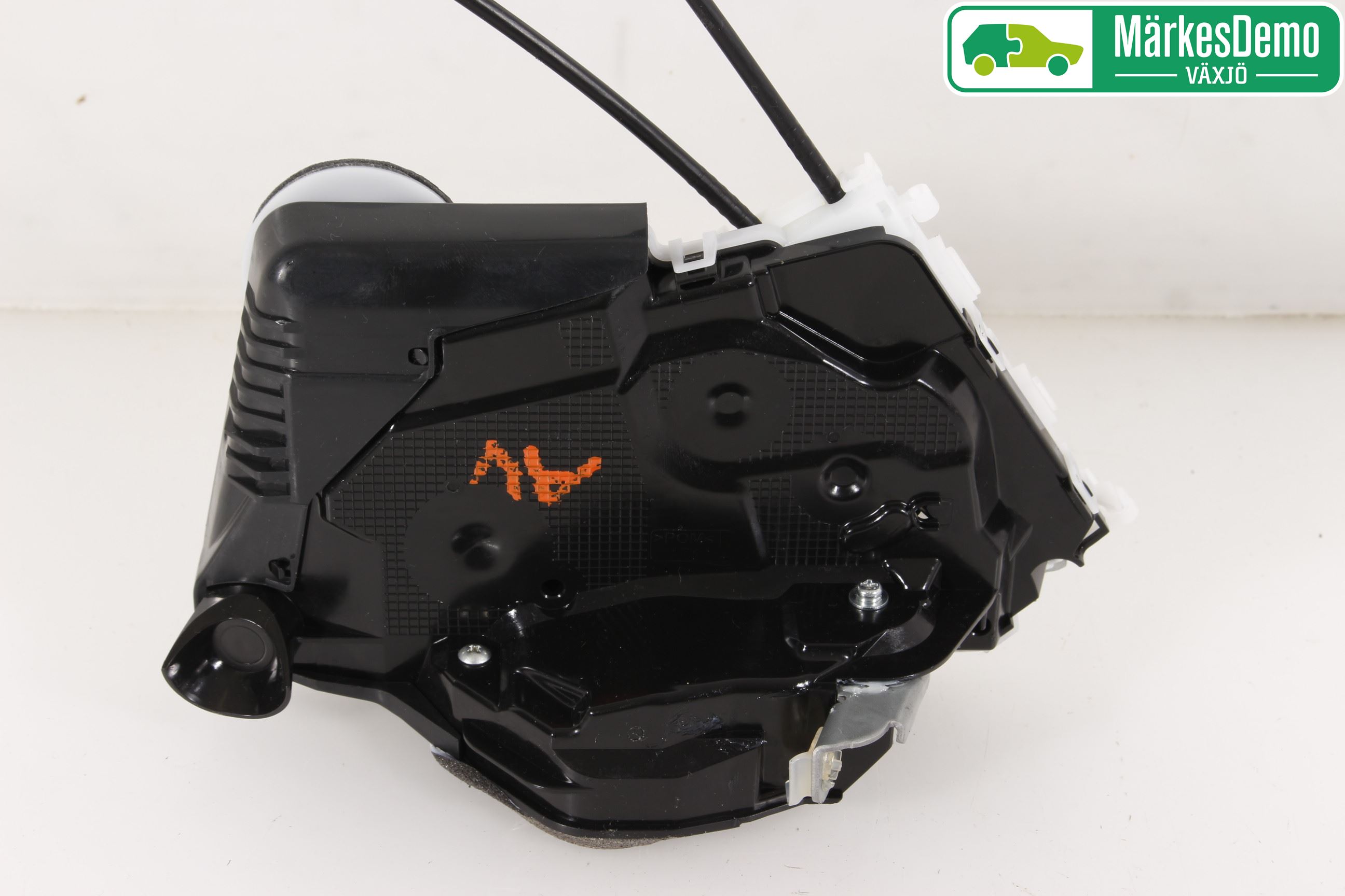 Toyota YARIS XP130 15-20 Låskista-Dörrlås