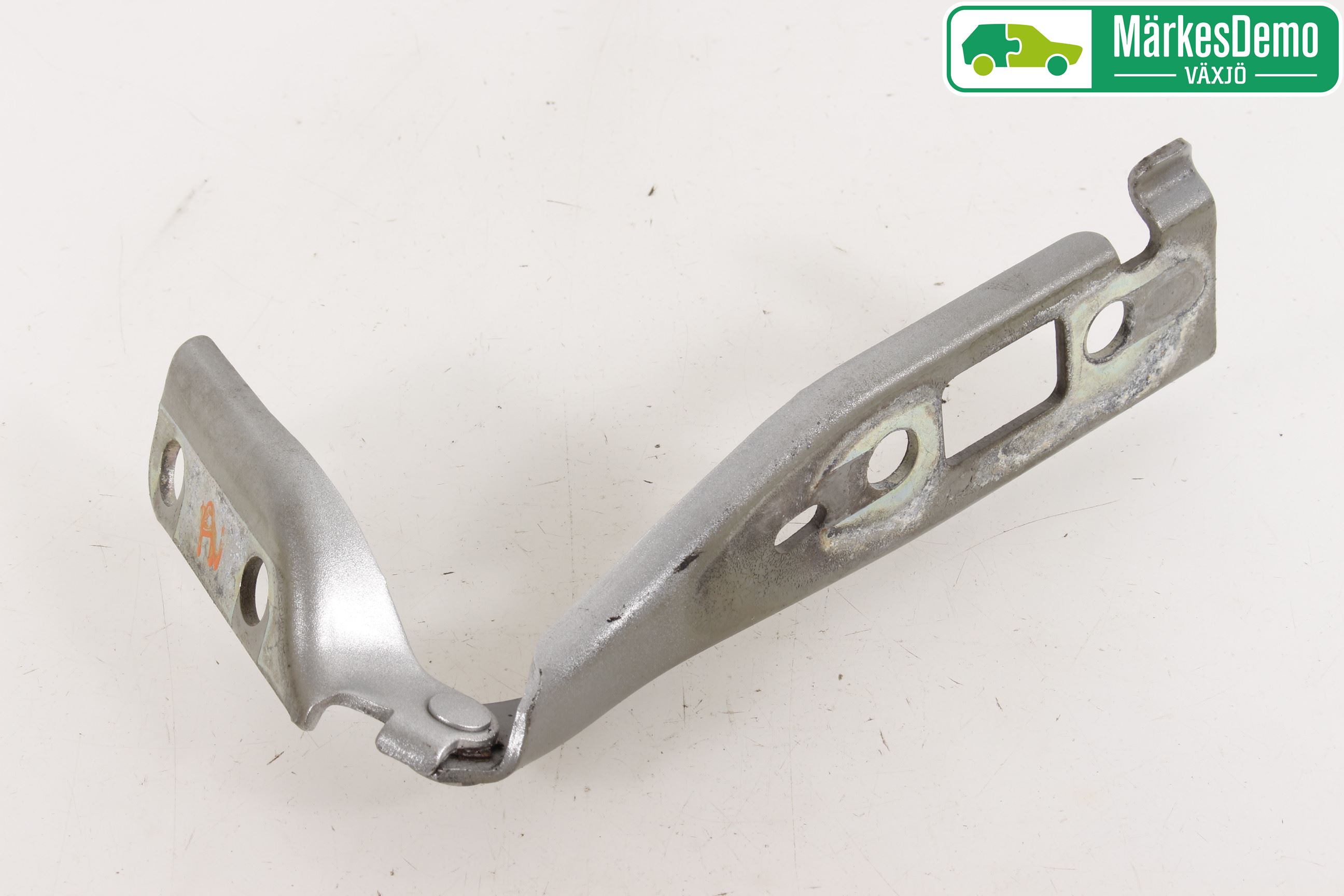 Ford FIESTA     06-08 Huvgångjärn