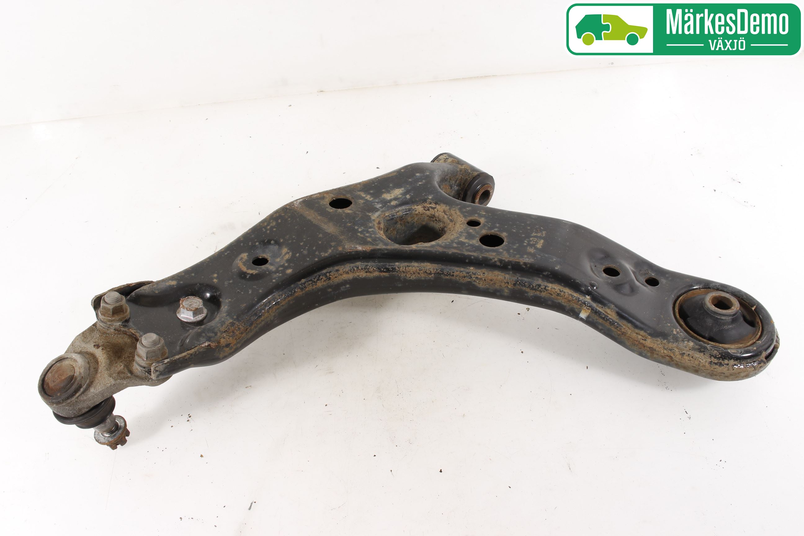 Toyota AVENSIS 09-15 Bärarm Fram Undre Hö