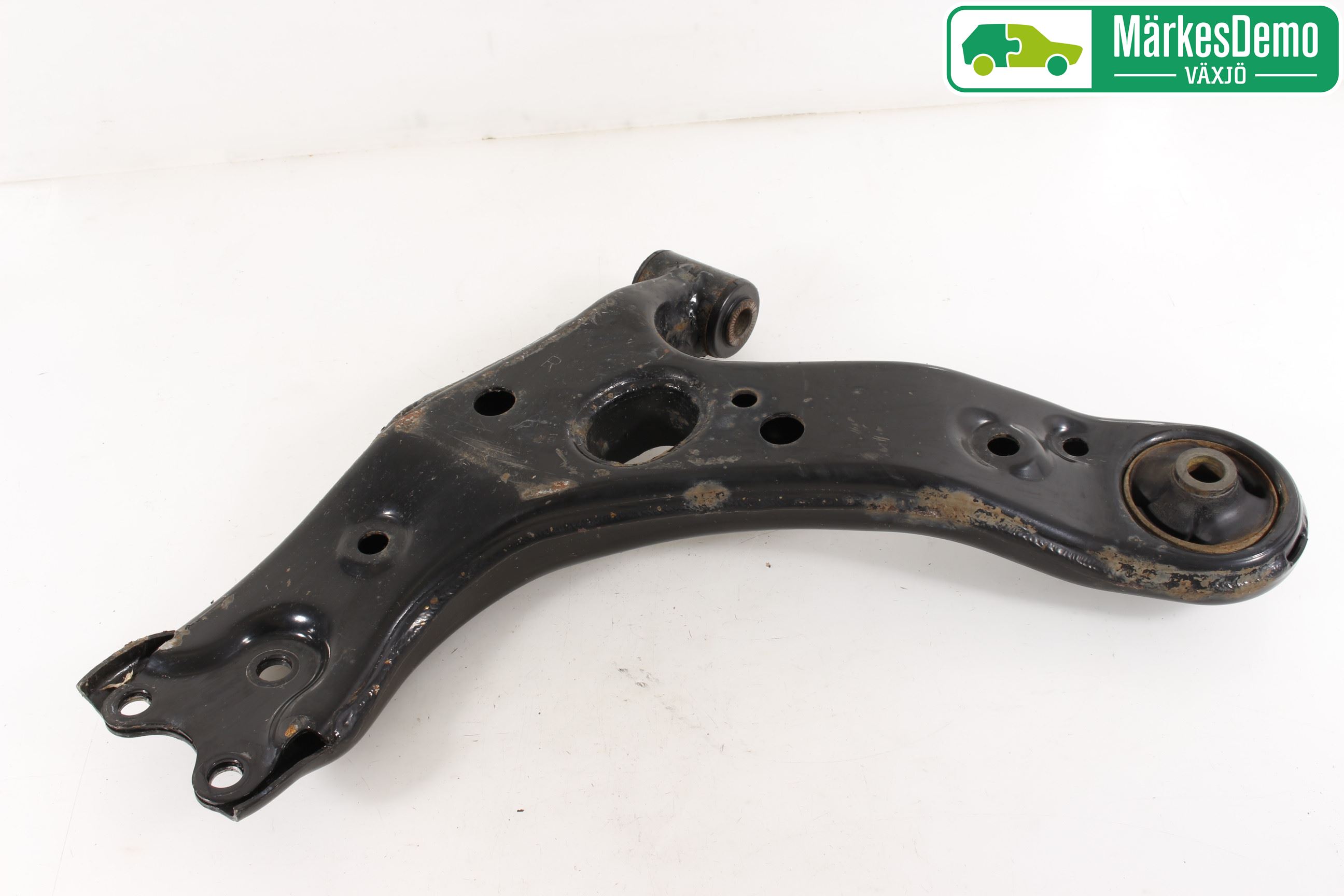 Toyota VERSO 09-18 Bärarm Fram Undre Hö