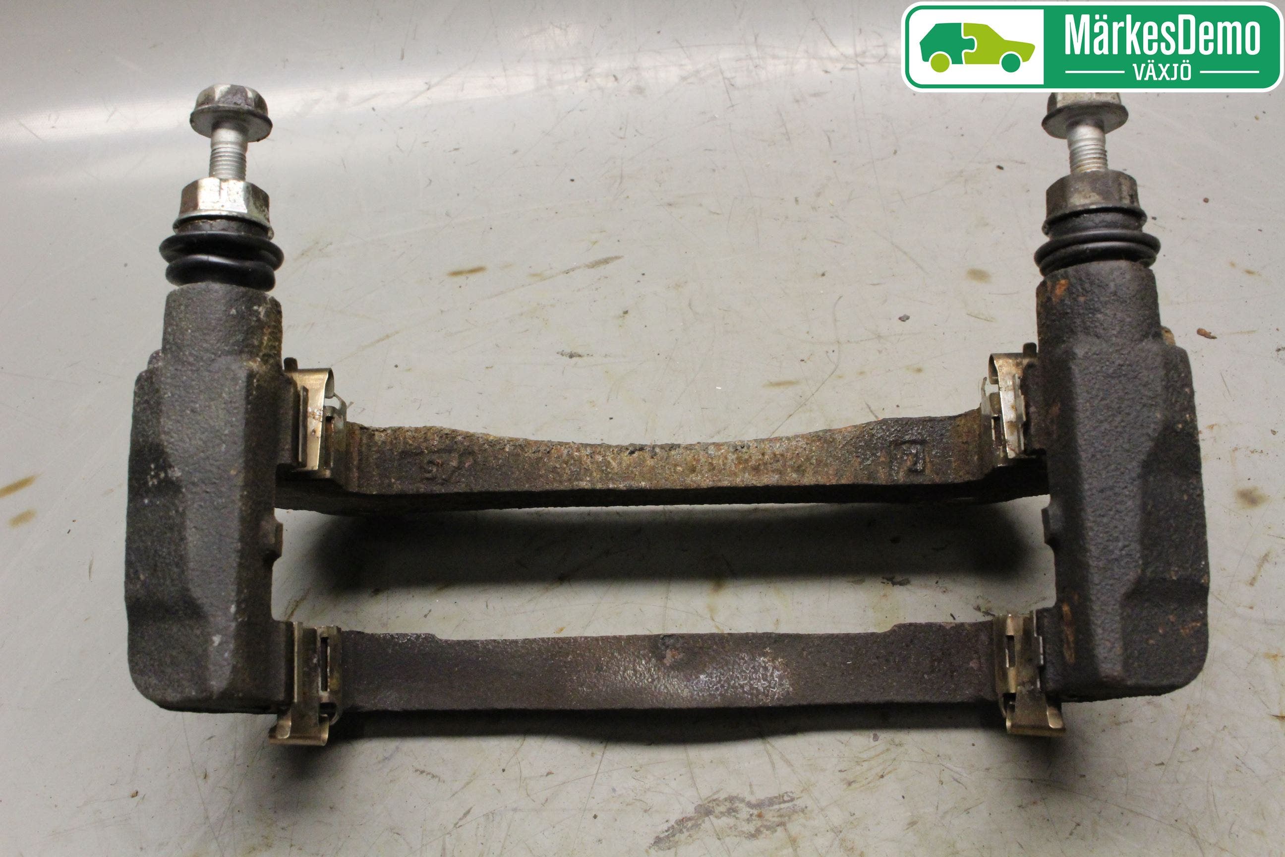 Toyota RAV4 13-18 Bromsokshållare