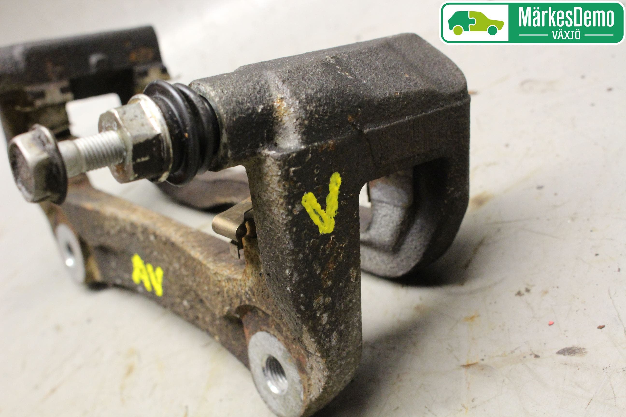 Toyota RAV4 13-18 Bromsokshållare