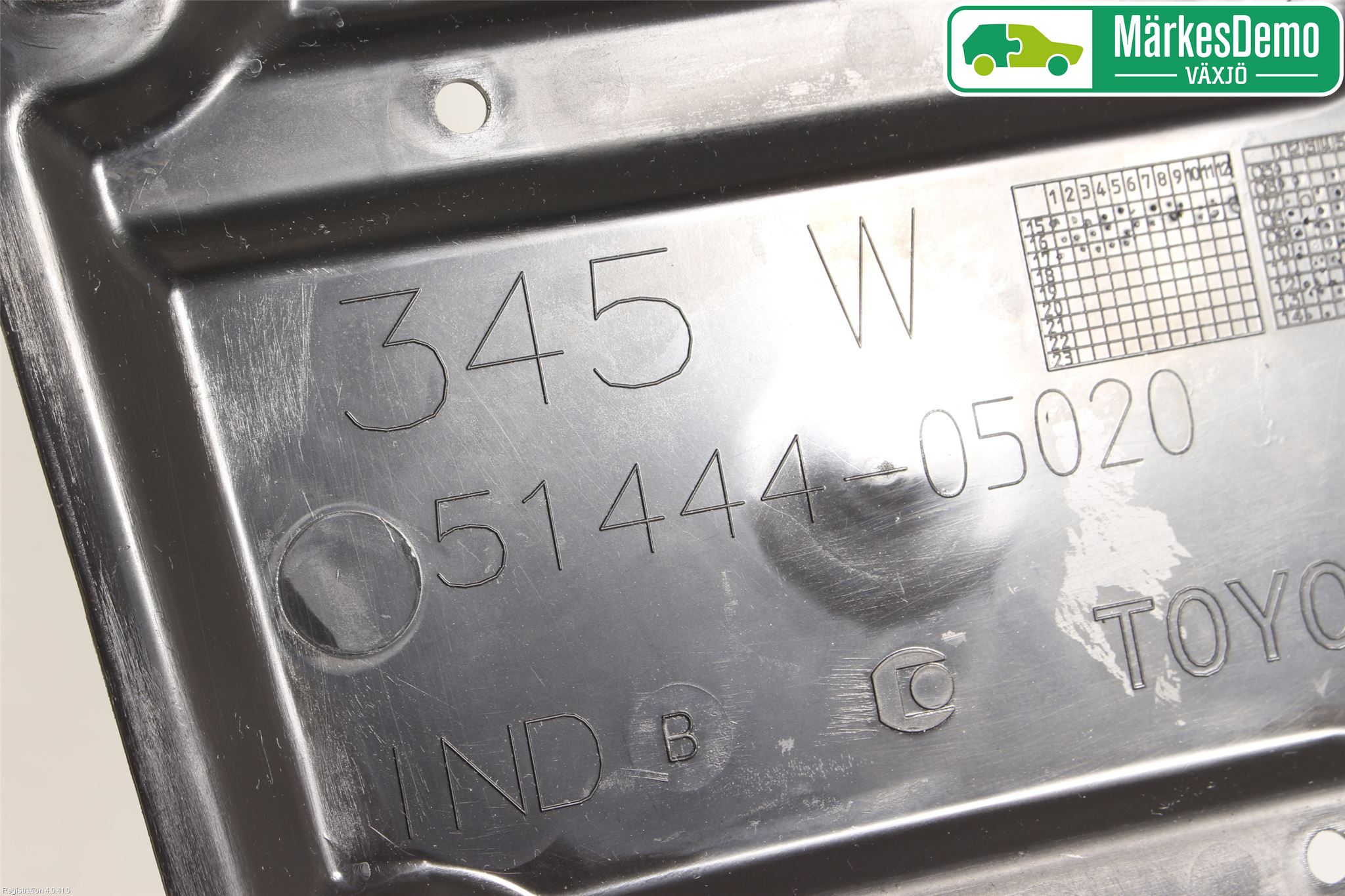 Toyota AVENSIS 16-18 Hasplåt Plåt-Plast