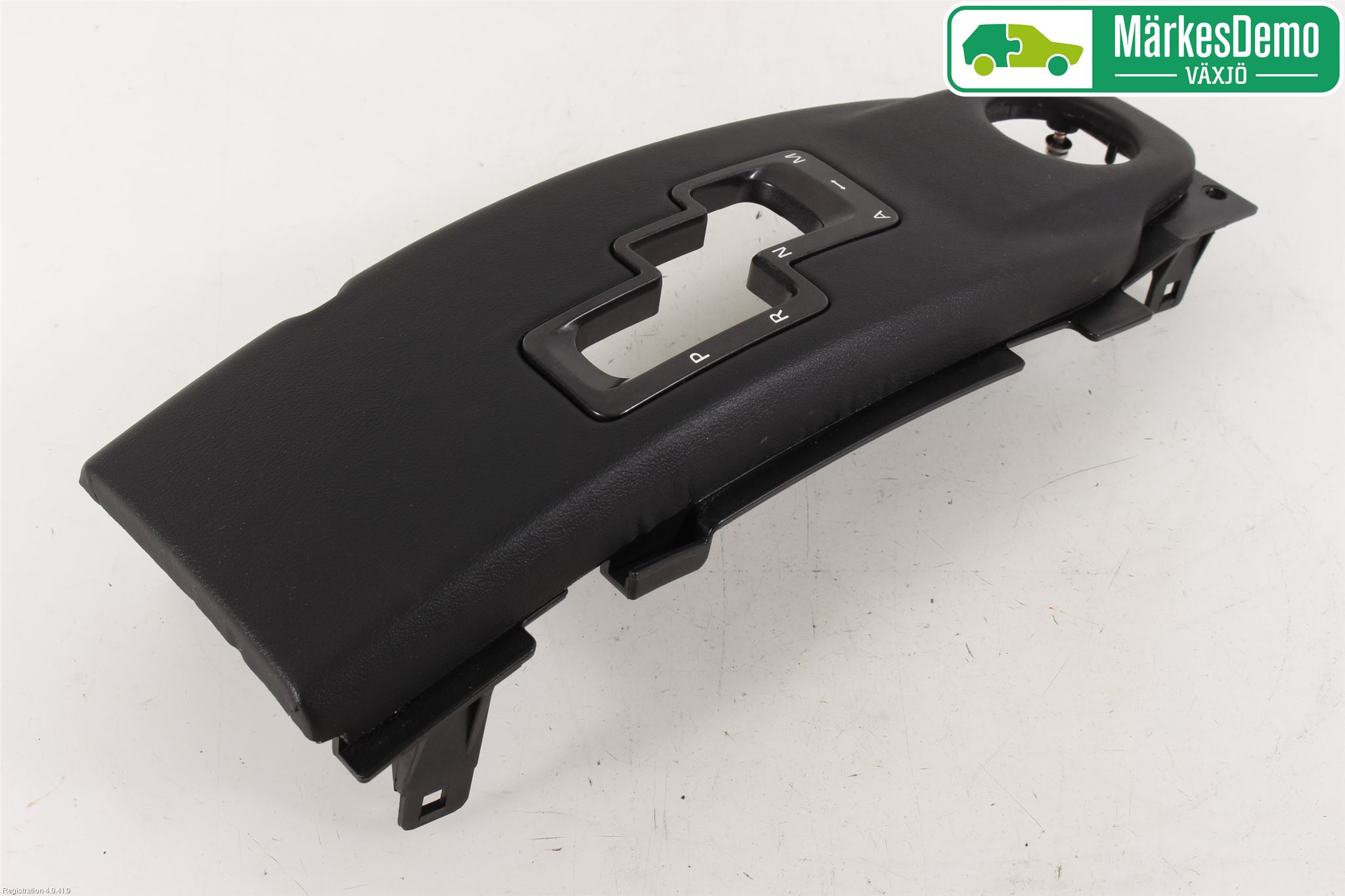 Nissan GT-R Instrumentkonsoll Mitt