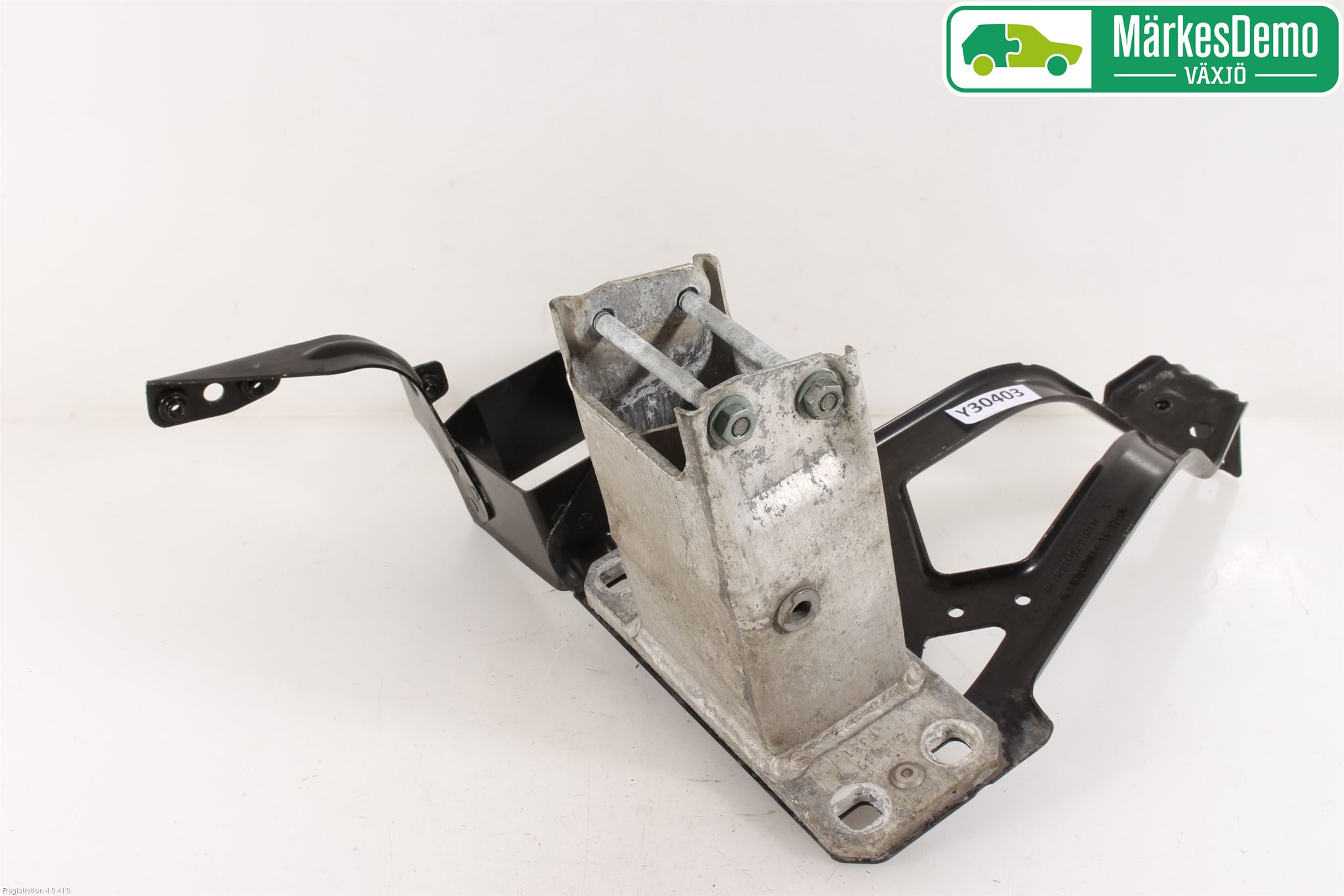 BMW 5 E60/61 Sed/Tou 02-10 Stötfångarbärjärn Fram