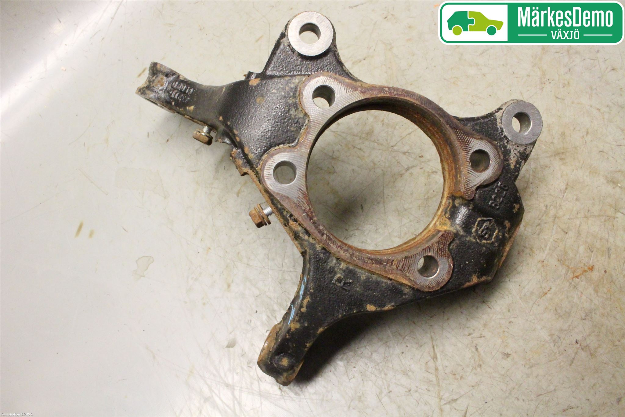 Toyota AVENSIS 16-18 Styrspindel Lagerhus Hö