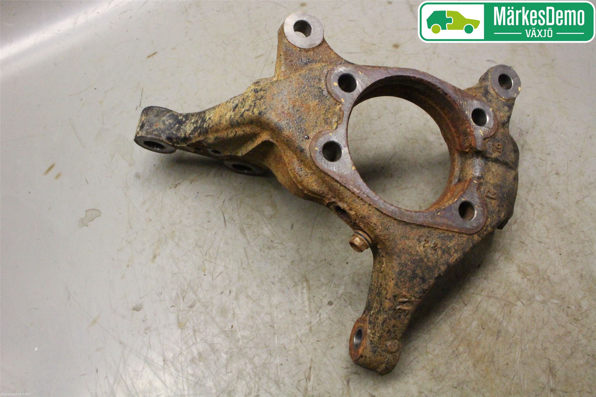 Toyota RAV4 13-18 Styrspindel Lagerhus Hö