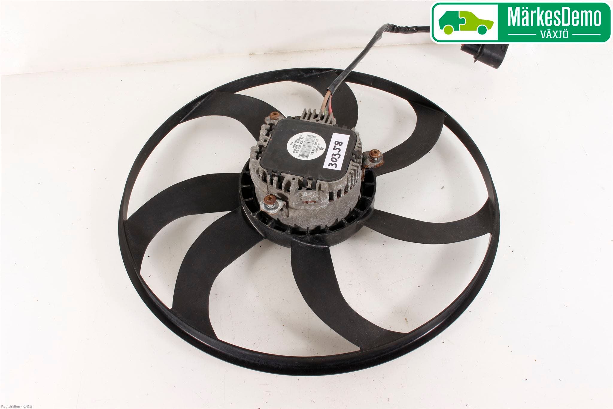 Volkswagen VW CADDY 04-10 Kylfläkt El