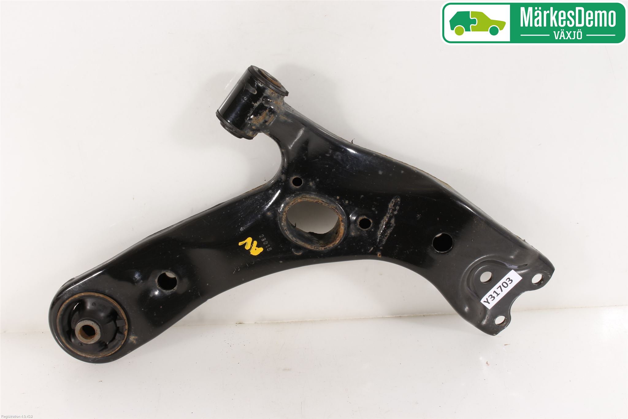 Toyota AVENSIS 16-18 Bärarm Fram Undre Hö