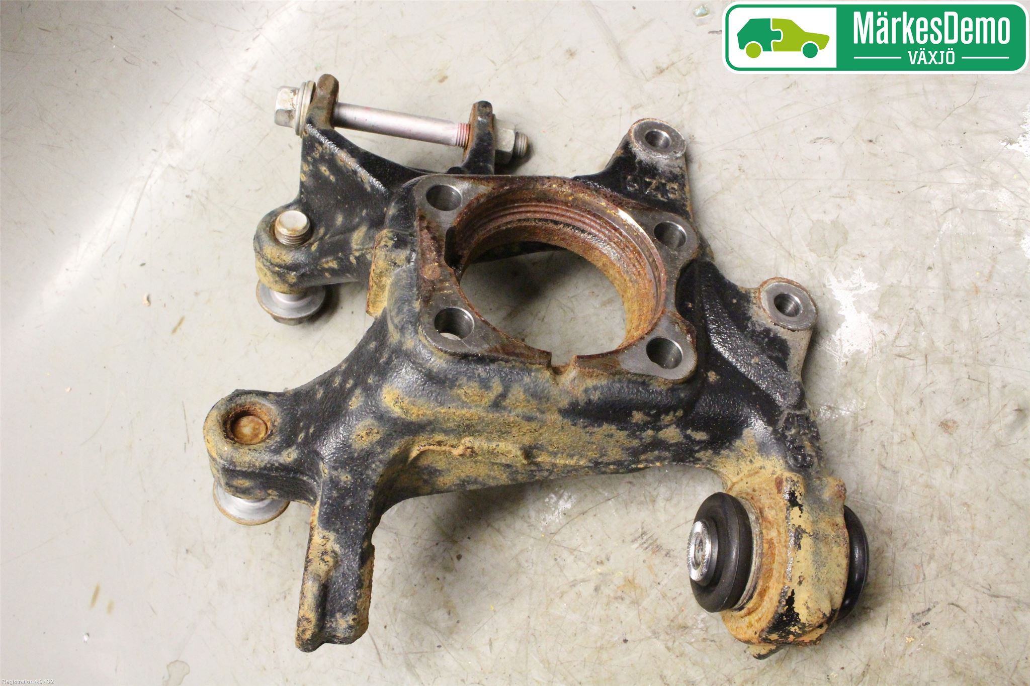 Lexus CT 200h Hjullagerhus-Spindel Vä B