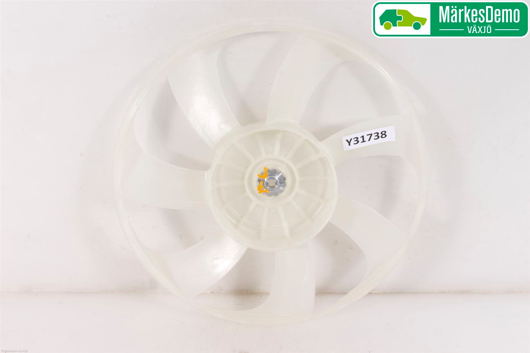 Toyota AURIS 13-19 Kylfläkt-Vinge