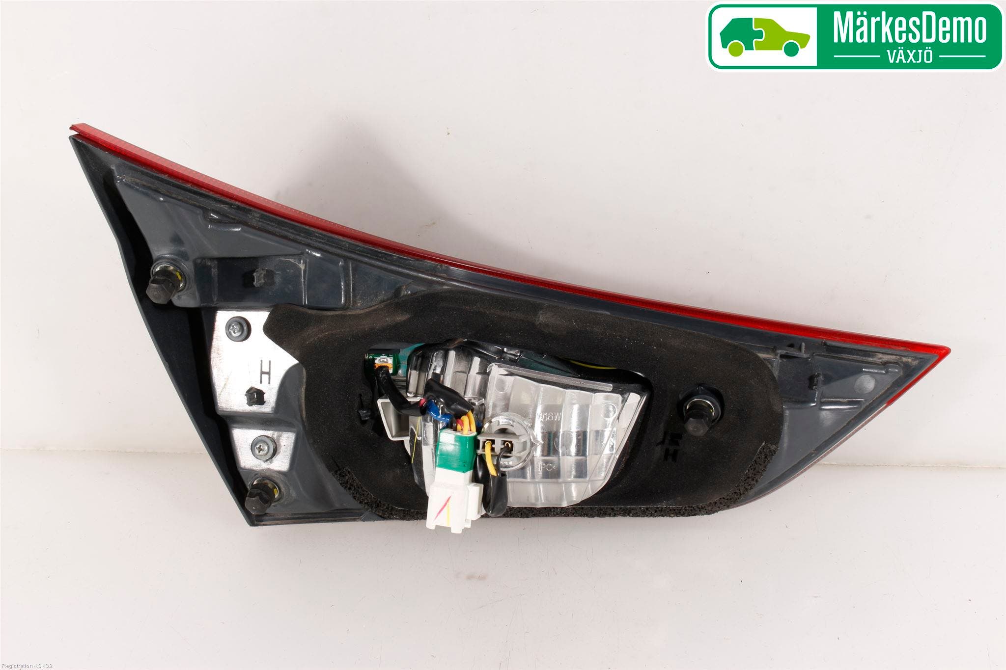 Toyota AURIS 13-19 Bakljus Lucka Hö