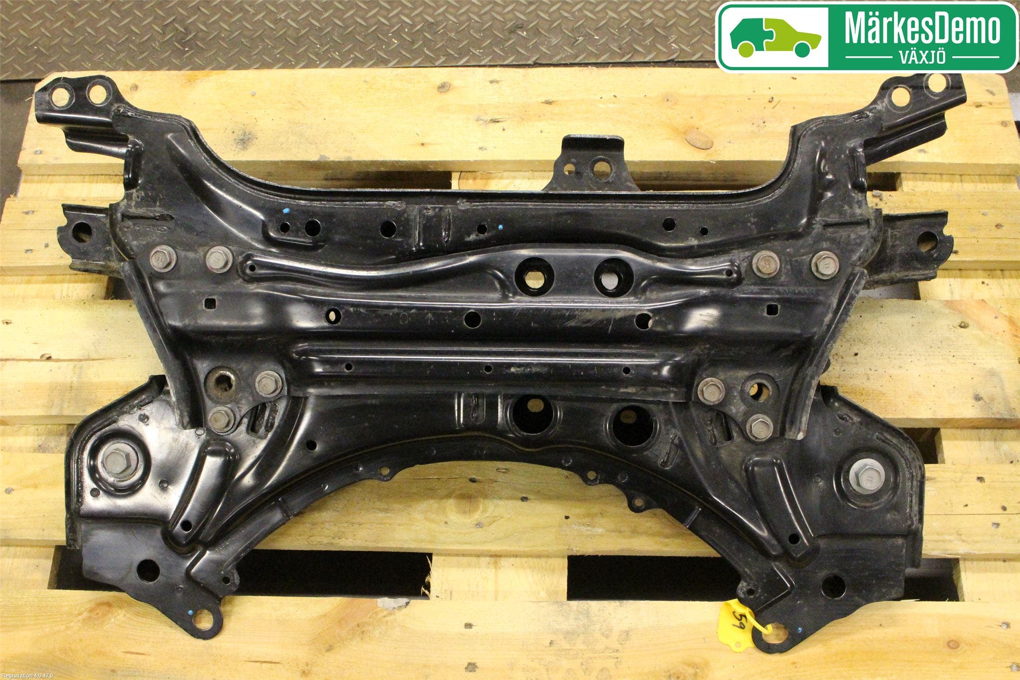 Toyota AURIS 13-19 Framvagnsbalk