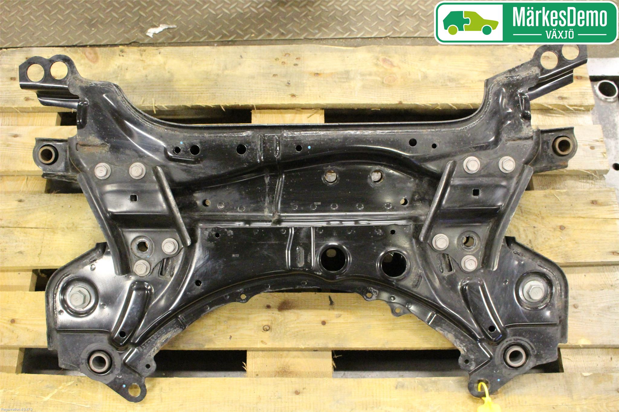 Toyota AVENSIS 16-18 Framvagnsbalk