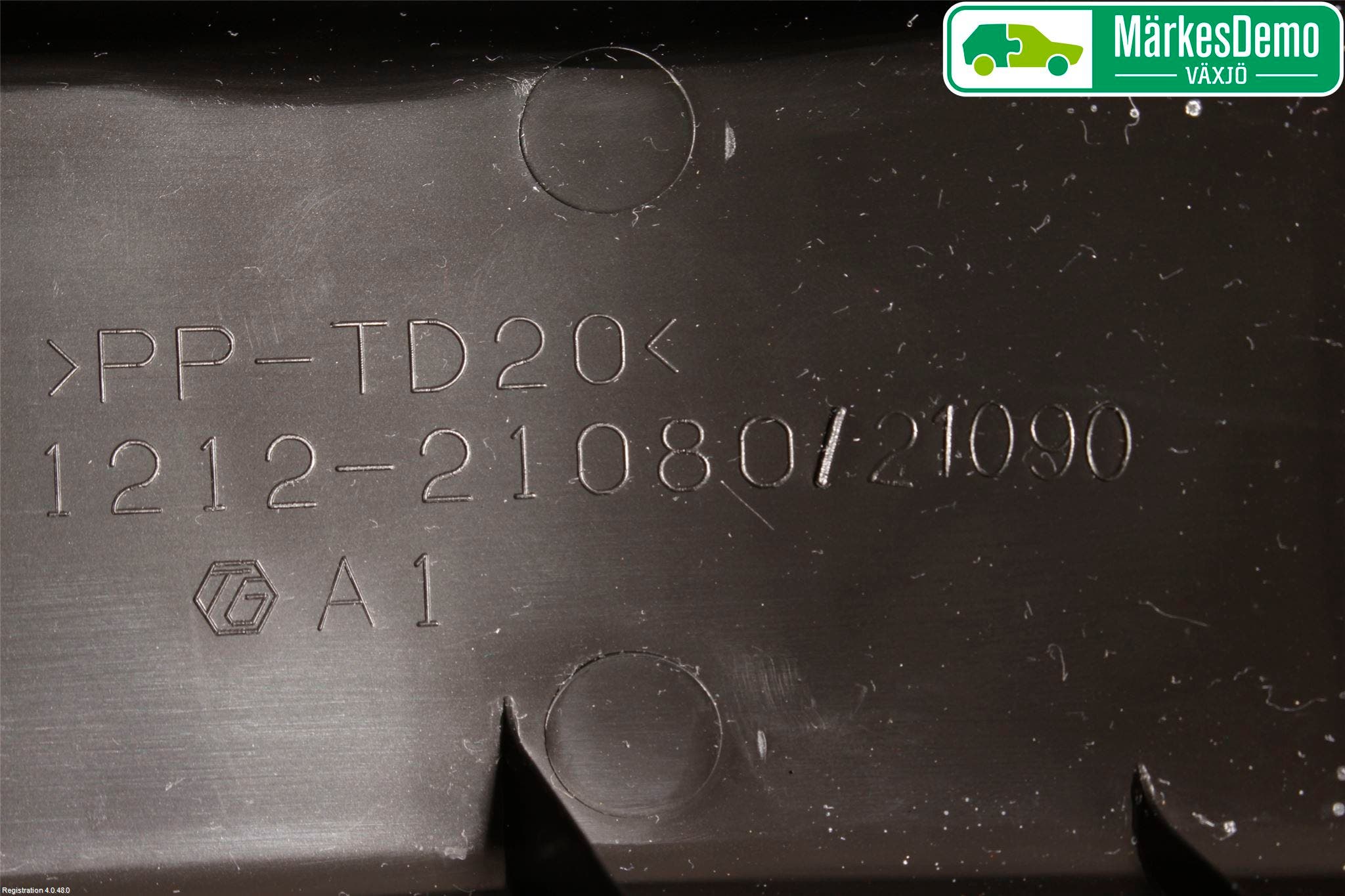 Toyota YARIS XP130 15-20 Motorkåpa