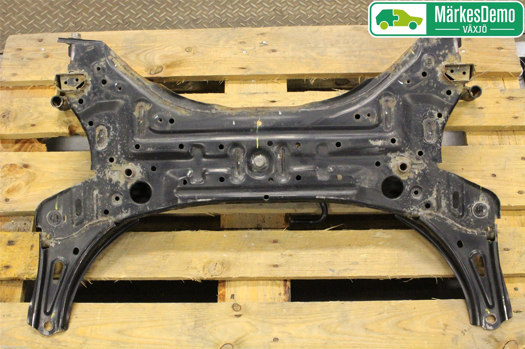 Suzuki BALENO 95-19 Framvagnsbalk