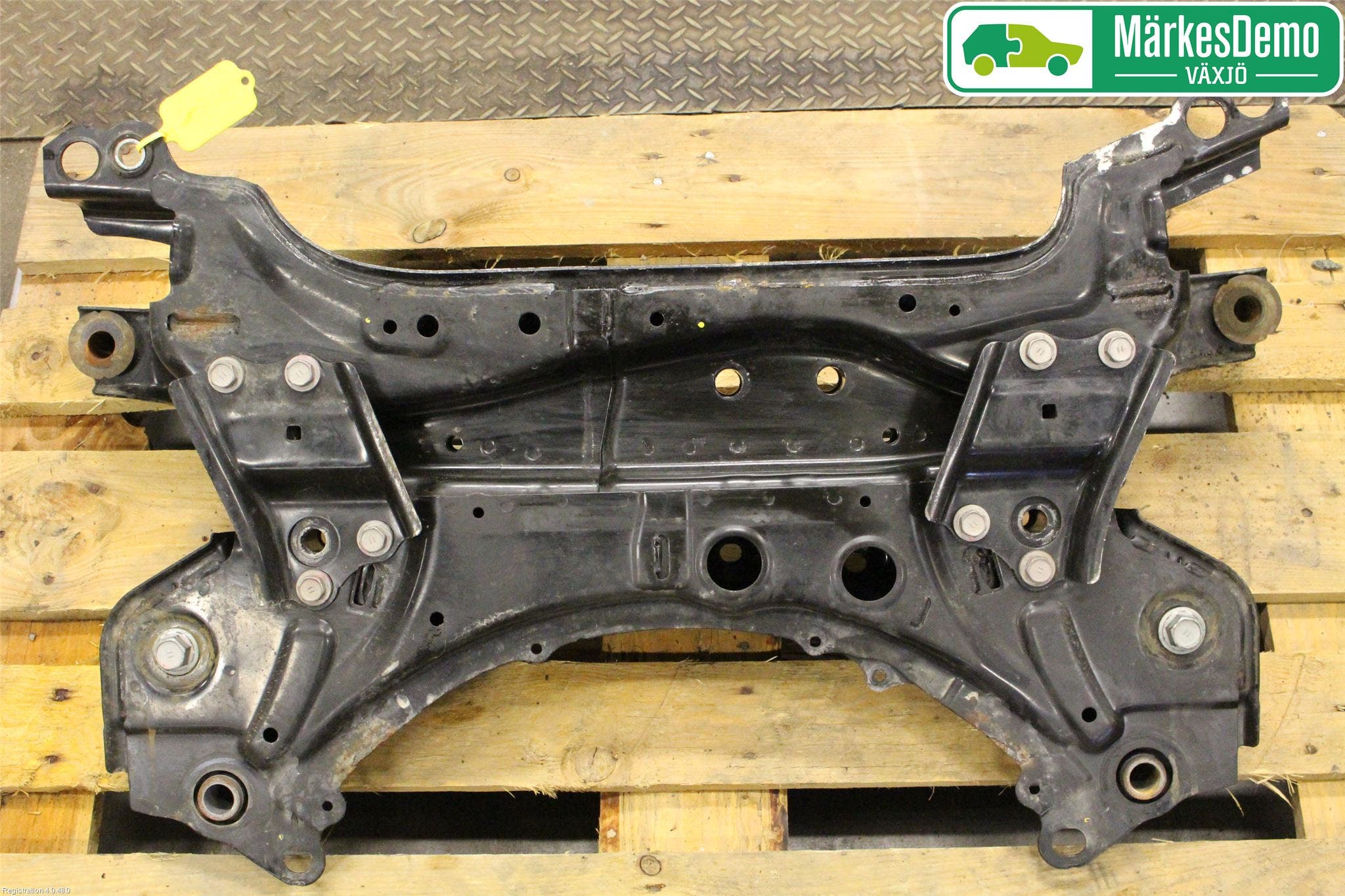 Toyota AVENSIS 16-18 Framvagnsbalk