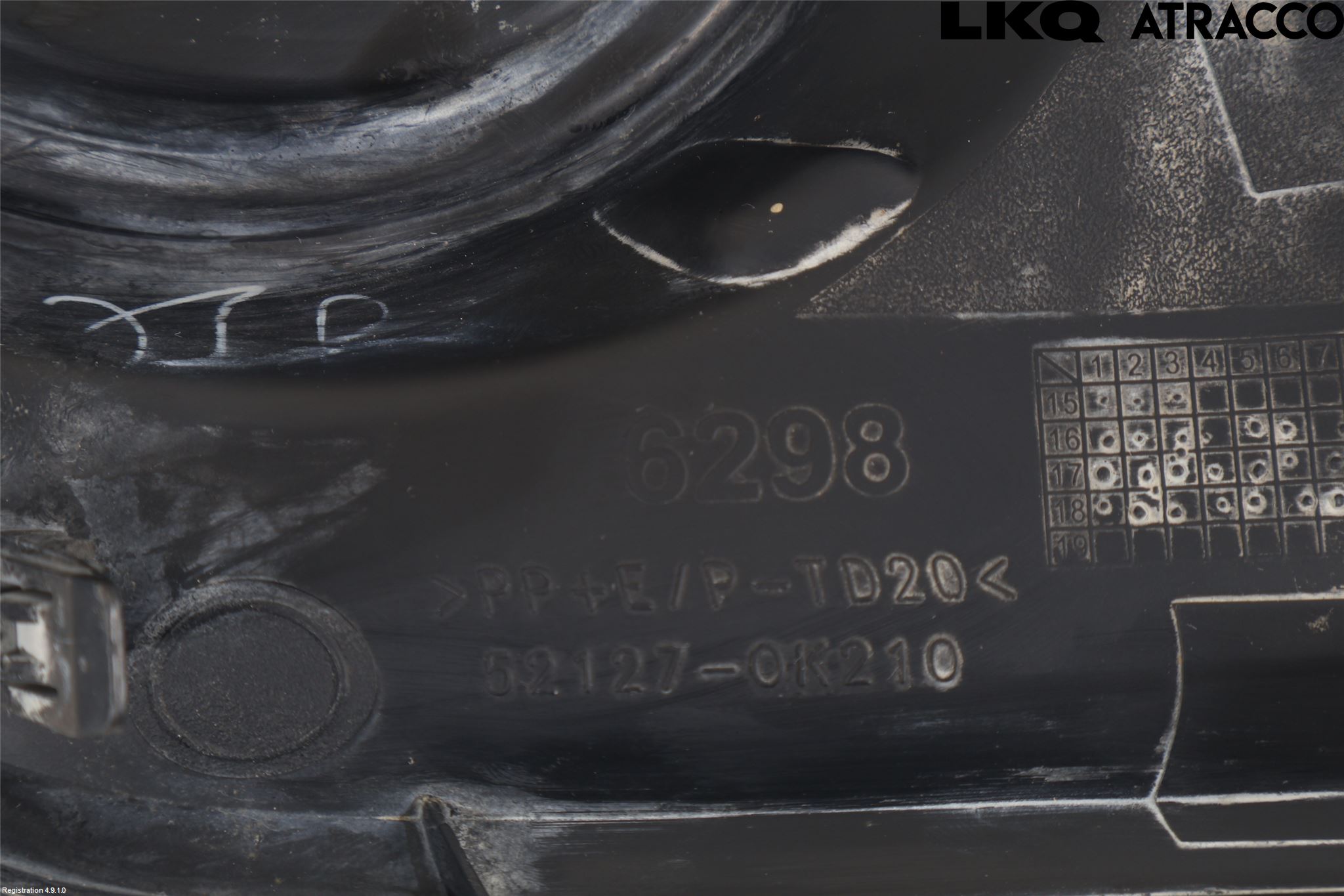 Toyota HILUX 16- Stötfångardel Fram Hö