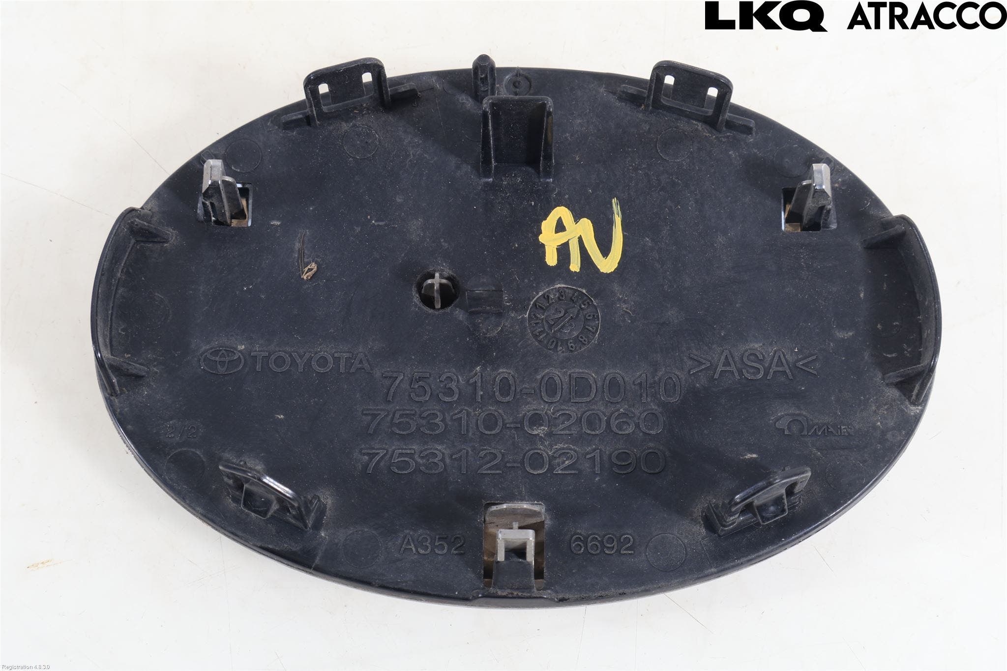 Toyota YARIS CROSS XP21 21- Emblem