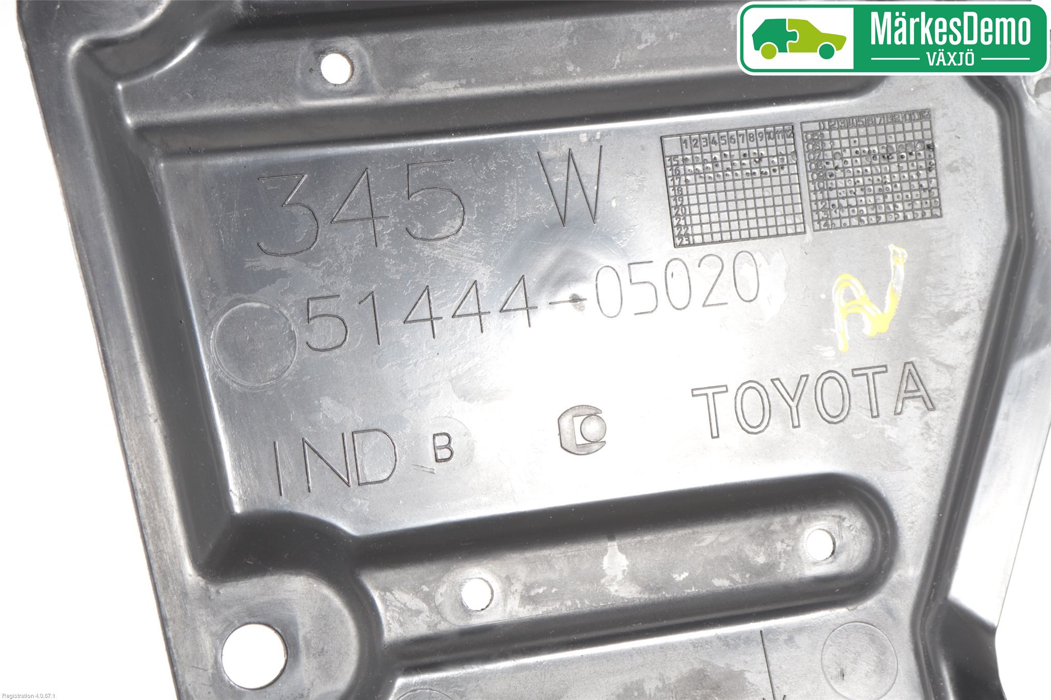 Toyota AVENSIS 16-18 Hasplåt Plåt-Plast