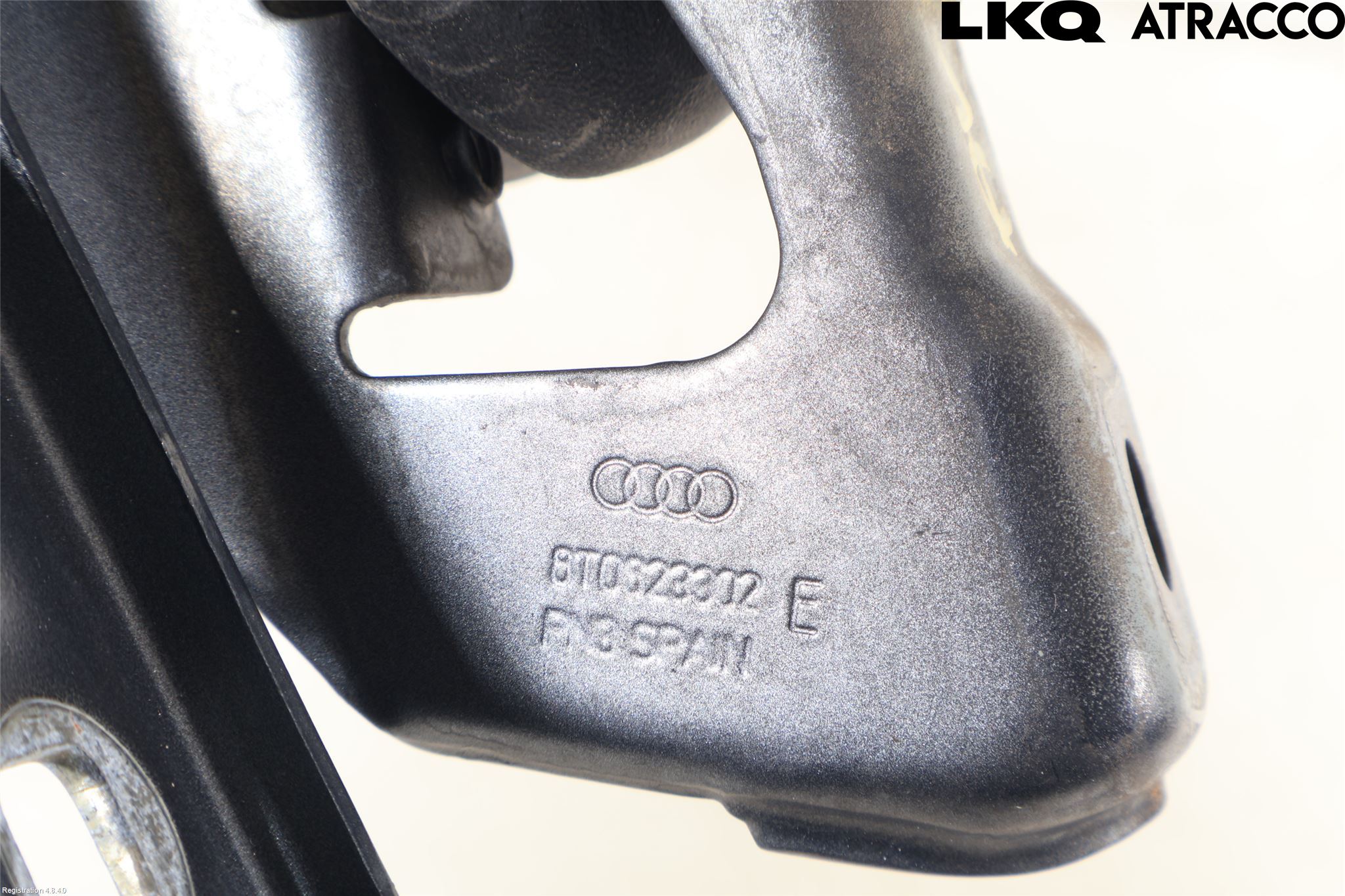 Audi A5 07-16 Huvgångjärn