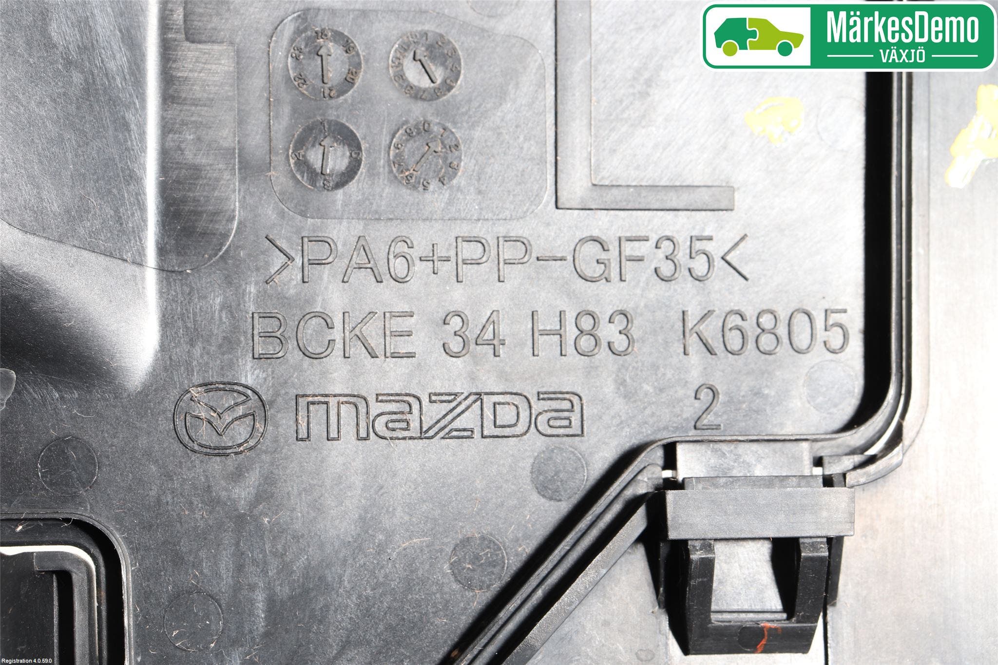 Mazda 3 IV 19- Hasplåt Plåt-Plast