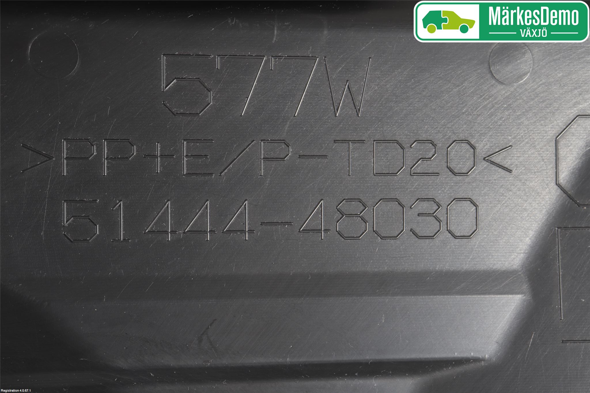 Toyota RAV4 13-18 Hasplåt Plåt-Plast