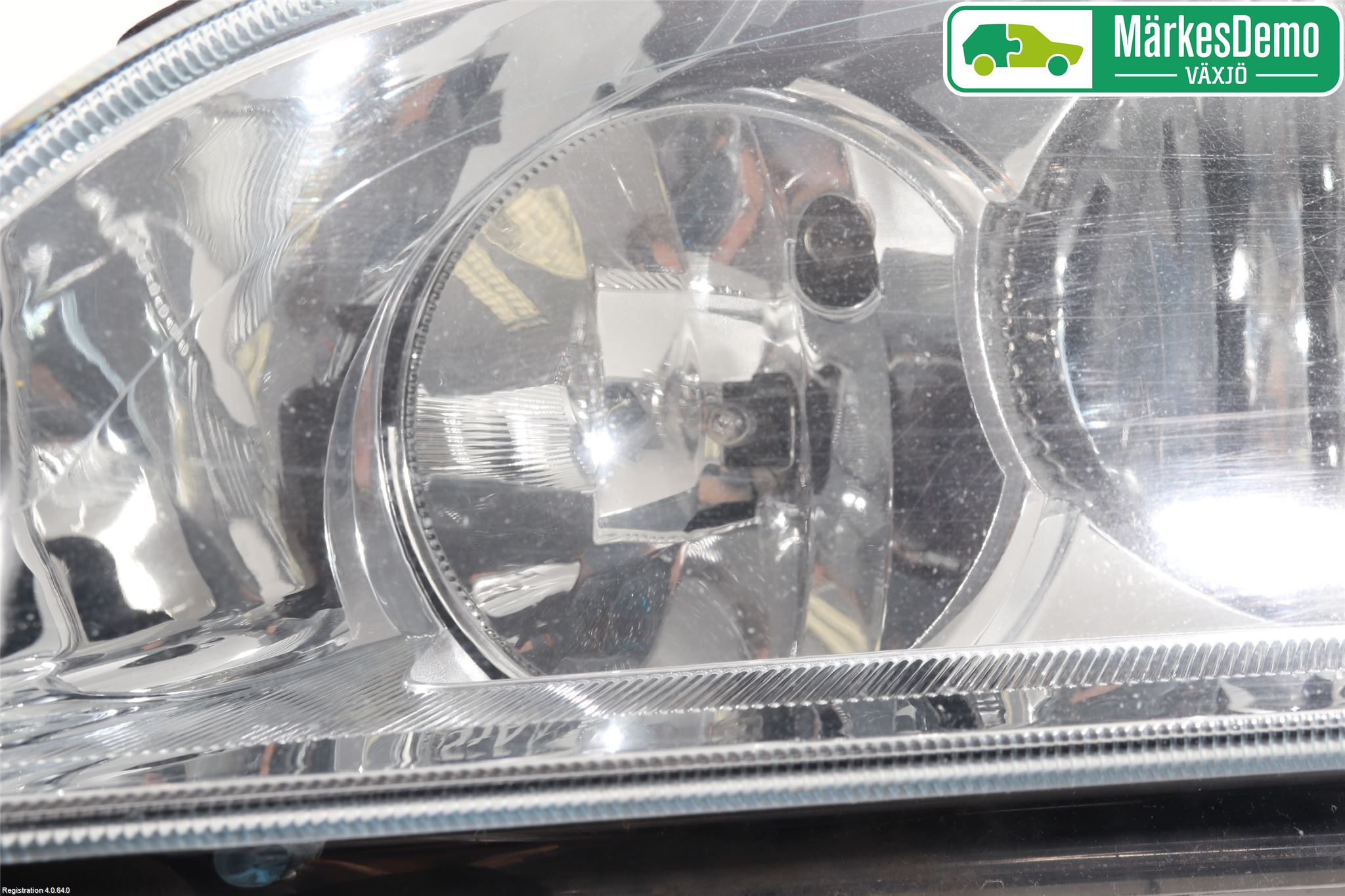 Ford FOCUS     04-07 Strålkastare Vänster