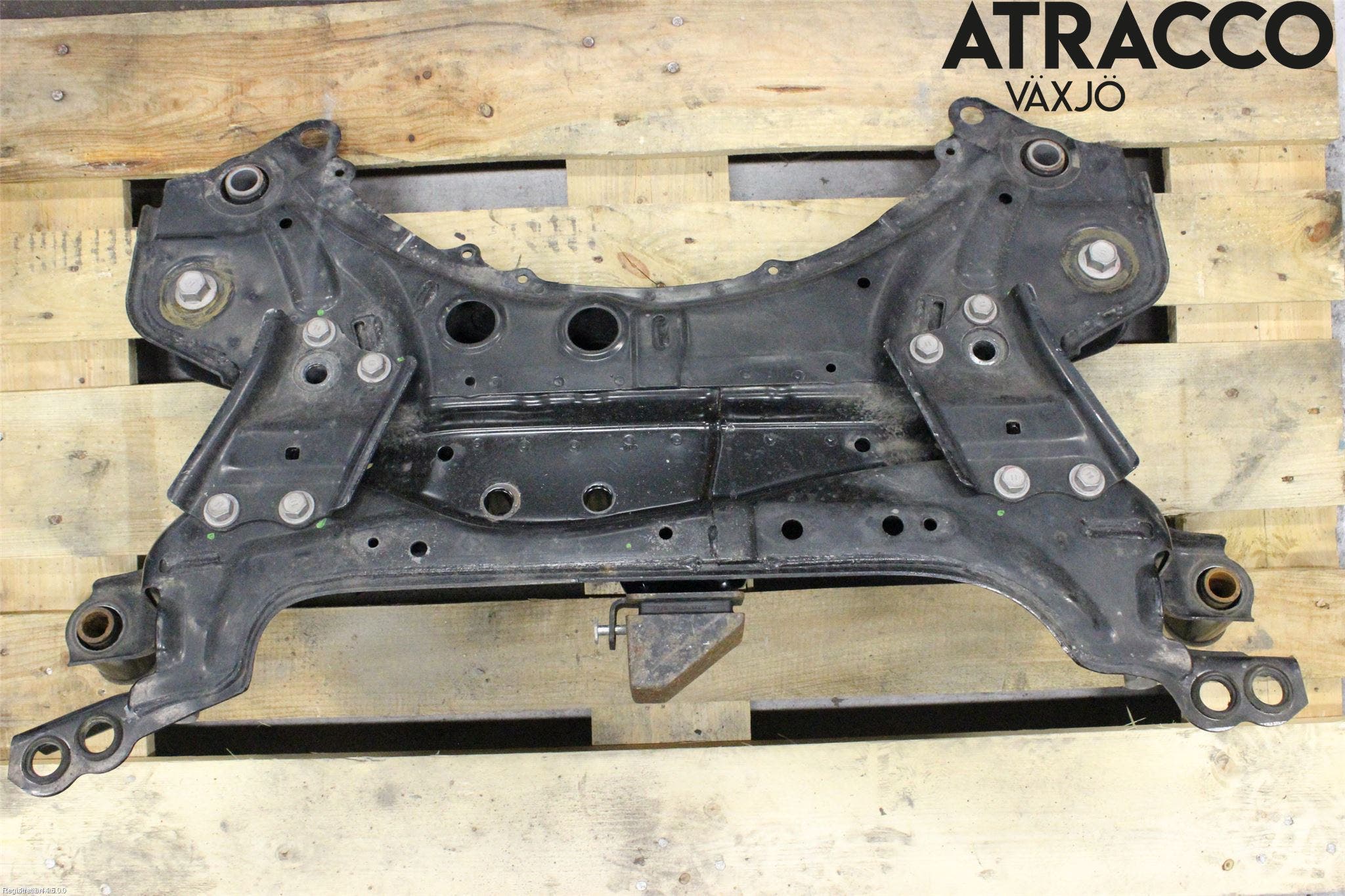 Toyota AVENSIS 09-15 Framvagnsbalk