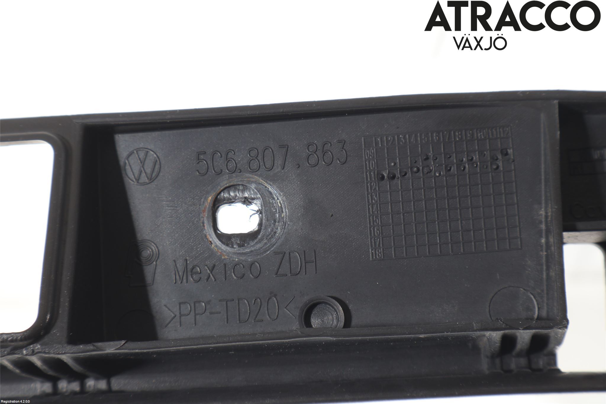 Volkswagen VW JETTA VI 11- Stötfångardel Bak Mitt