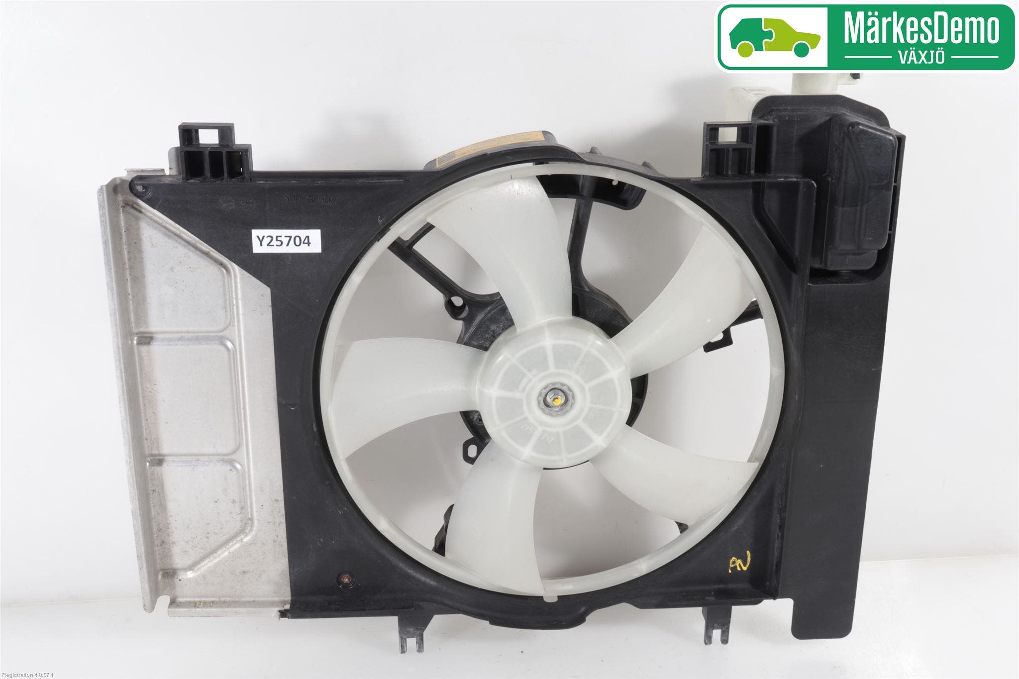 Toyota YARIS XP130 12-14 Kylfläktkåpa