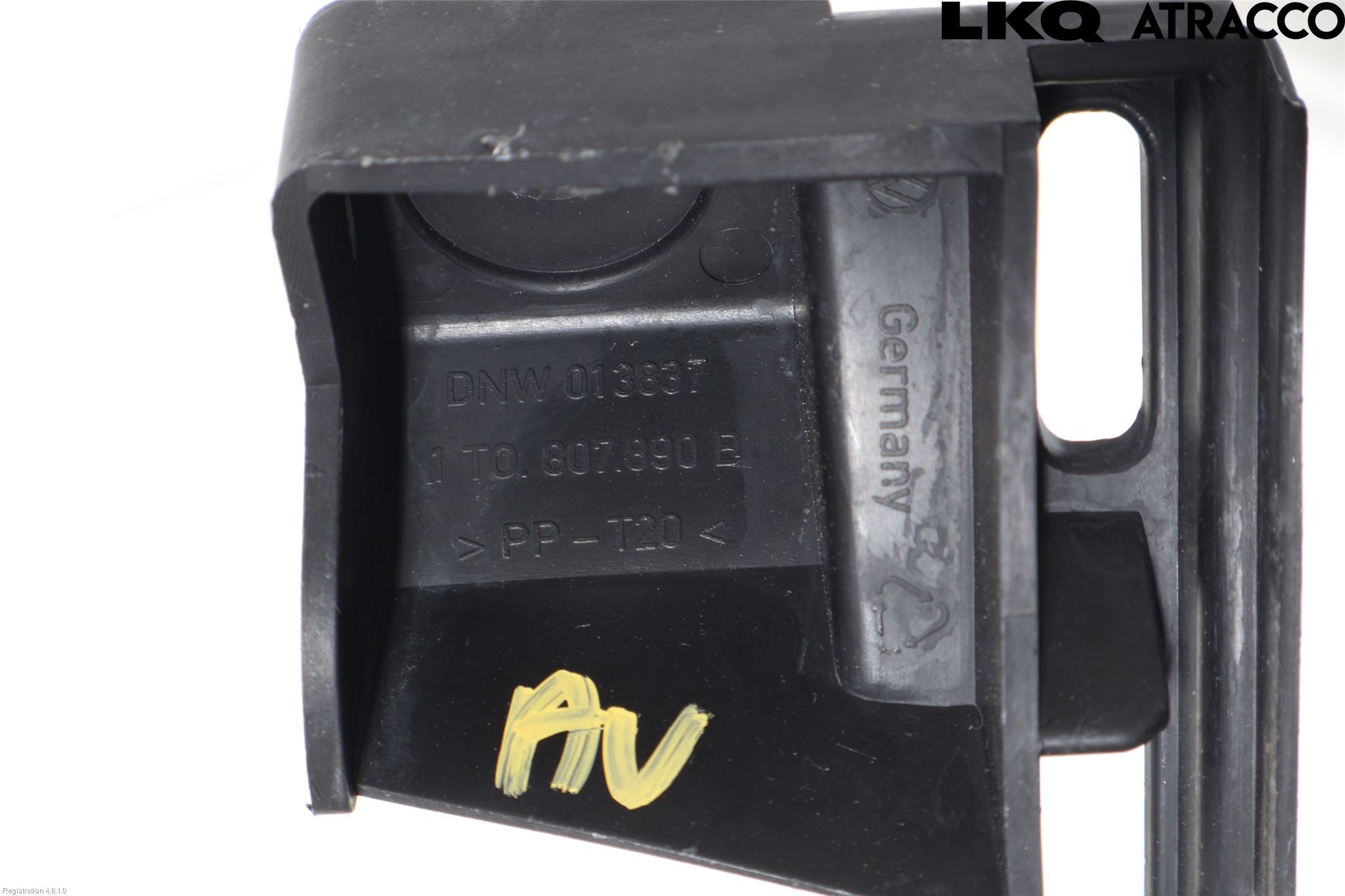 Volkswagen VW CADDY      04-10 Stötfångarfäste Fram Hö