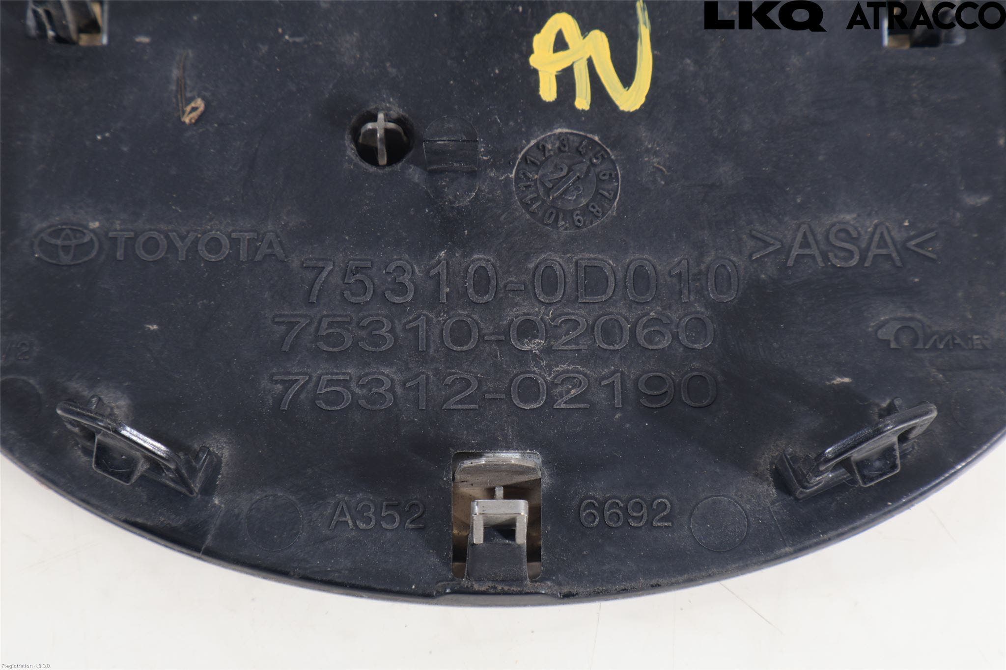 Toyota YARIS CROSS XP21 21- Emblem