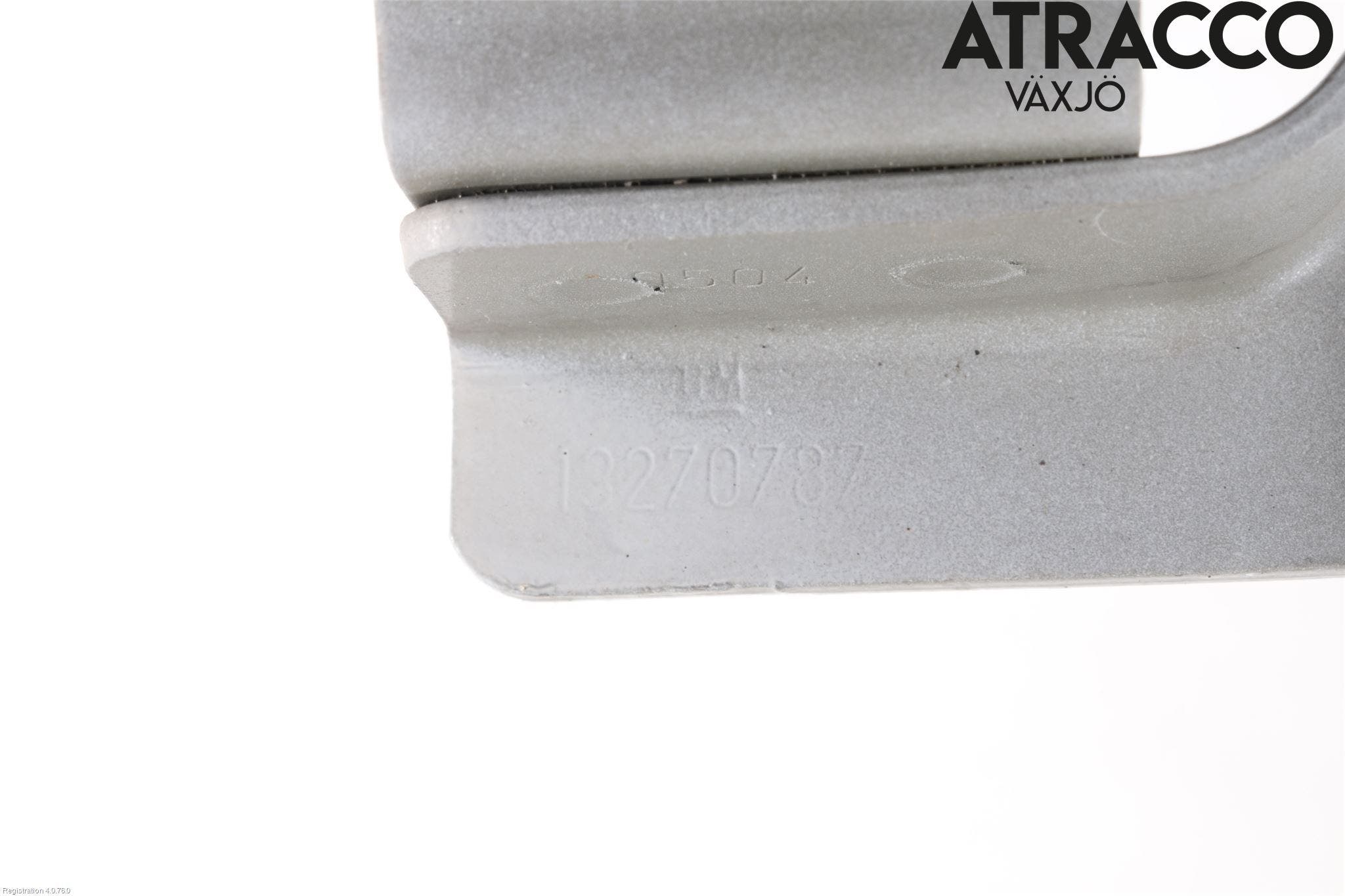 Opel ASTRA J 10-15 Huvgångjärn