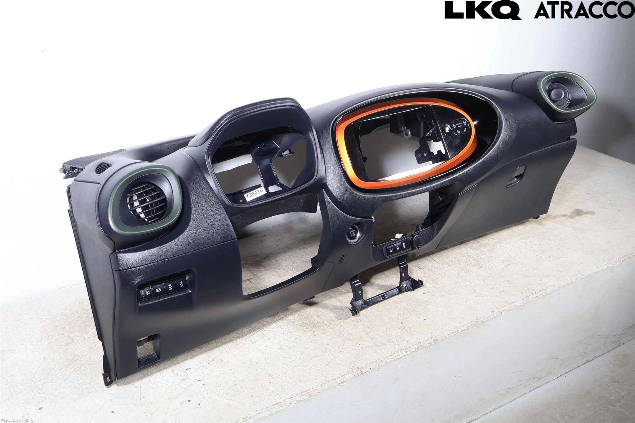 Toyota AYGO X AB70 22- Instrumentbräda