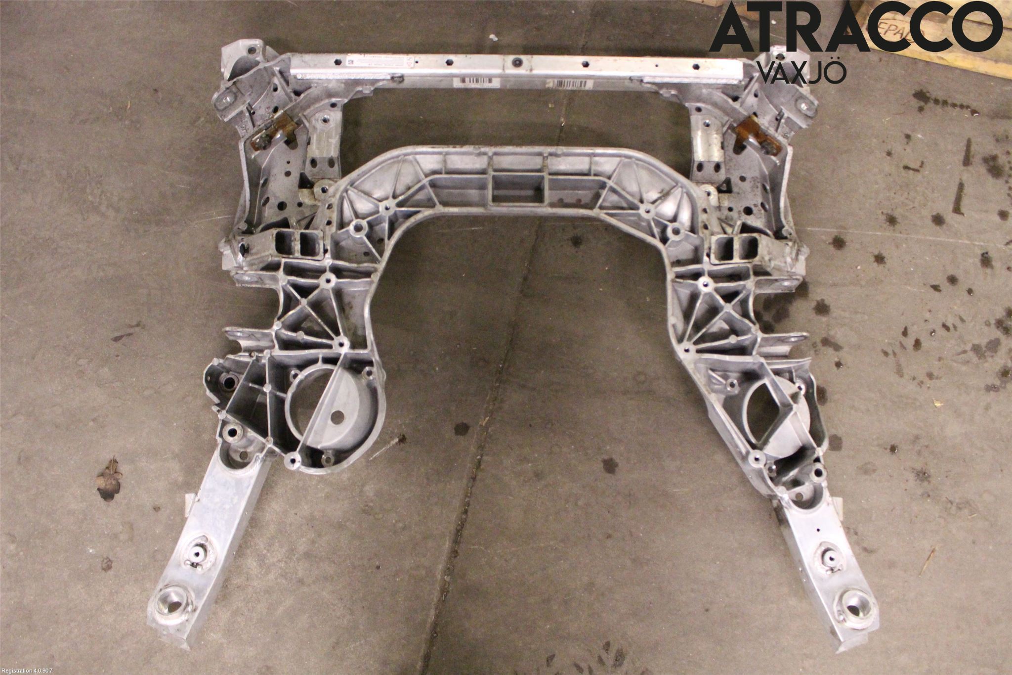 BMW 5 F10/F11/F18 09-17 Framvagnsbalk