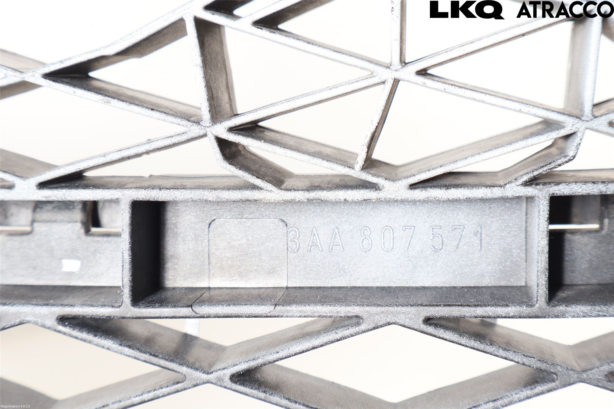 Volkswagen VW PASSAT 11-14 Stötfångardel Fram Mitt