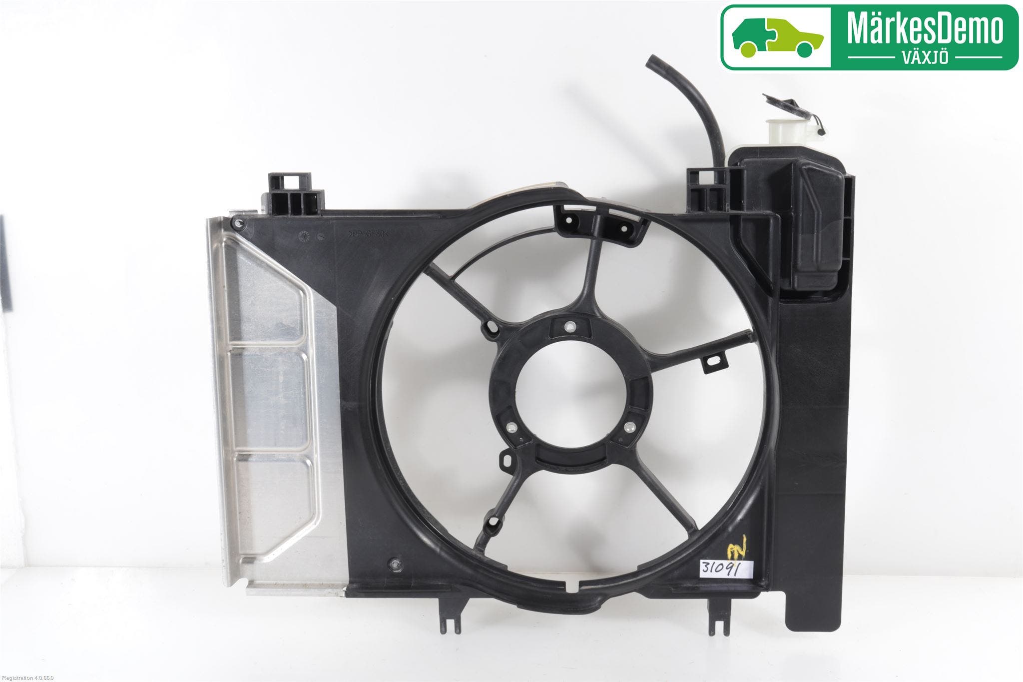 Toyota YARIS XP130 15-20 Kylfläktkåpa