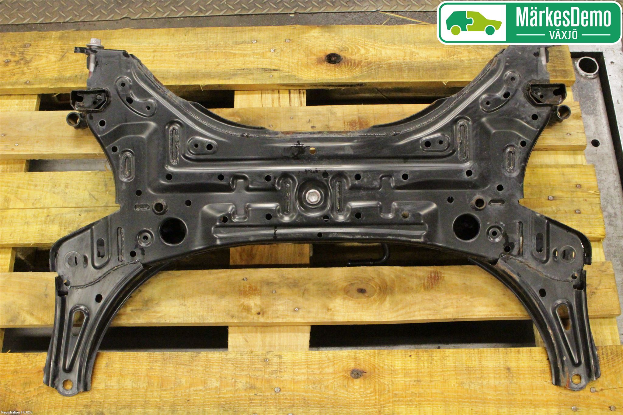 Suzuki SWIFT 17-24 Framvagnsbalk