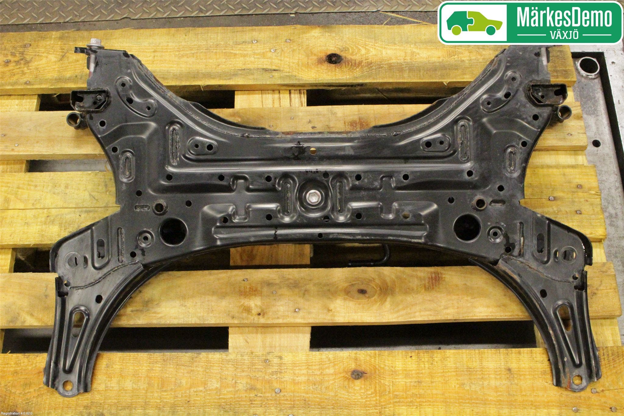 Suzuki SWIFT 17-24 Framvagnsbalk