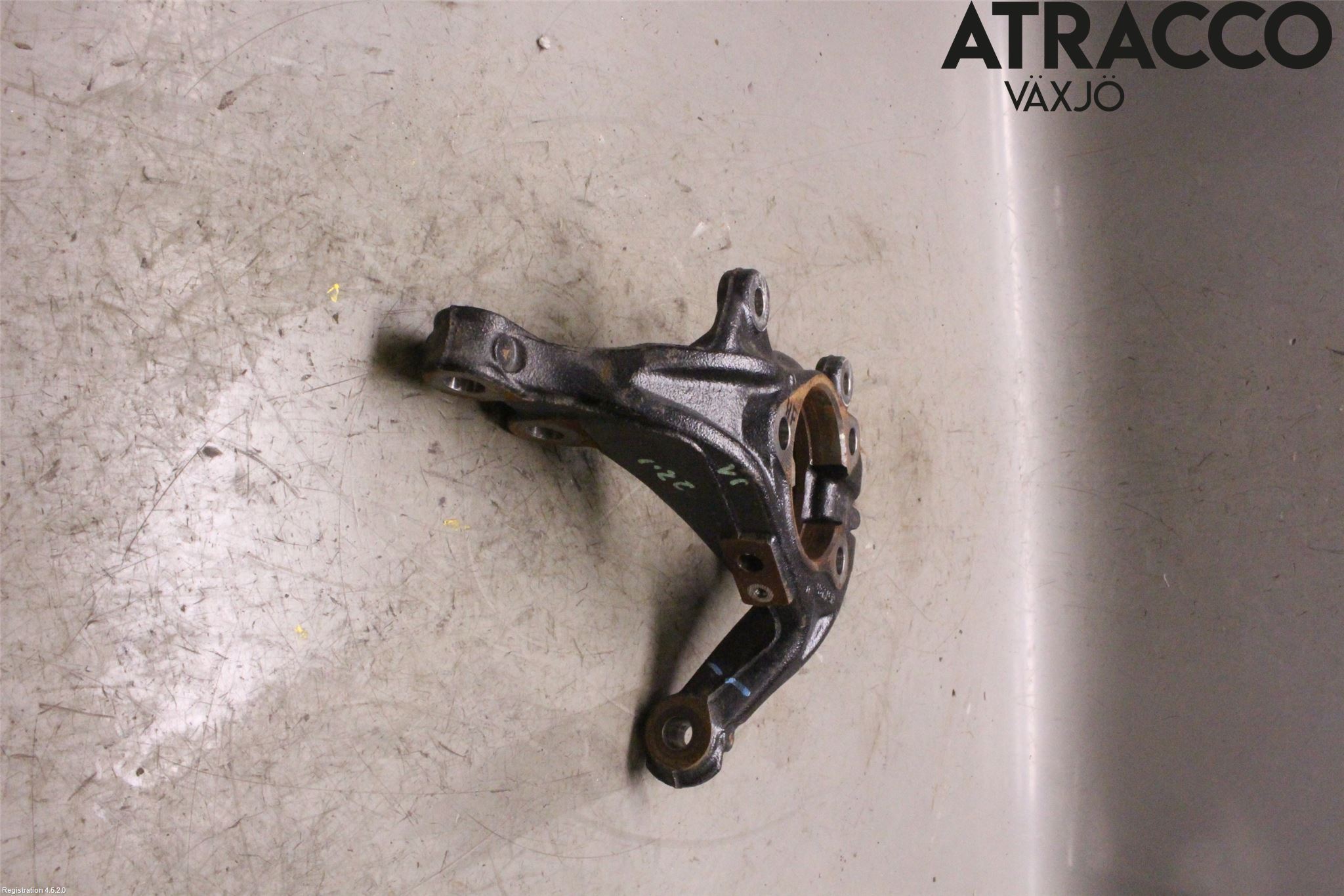 Mazda 2 KB Hybrid 22- Styrspindel Lagerhus Hö