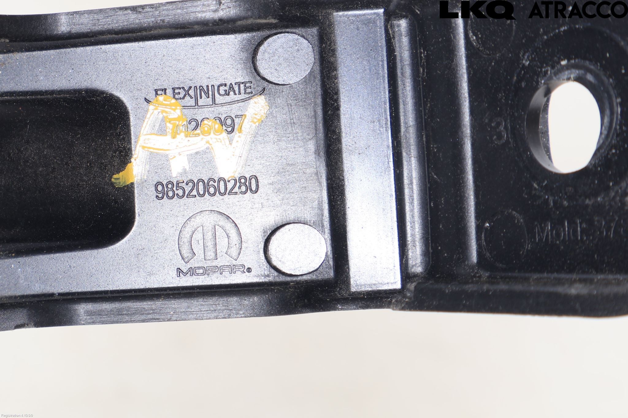 Peugeot 5008/E-5008 24- Stötfångardel Bak Mitt