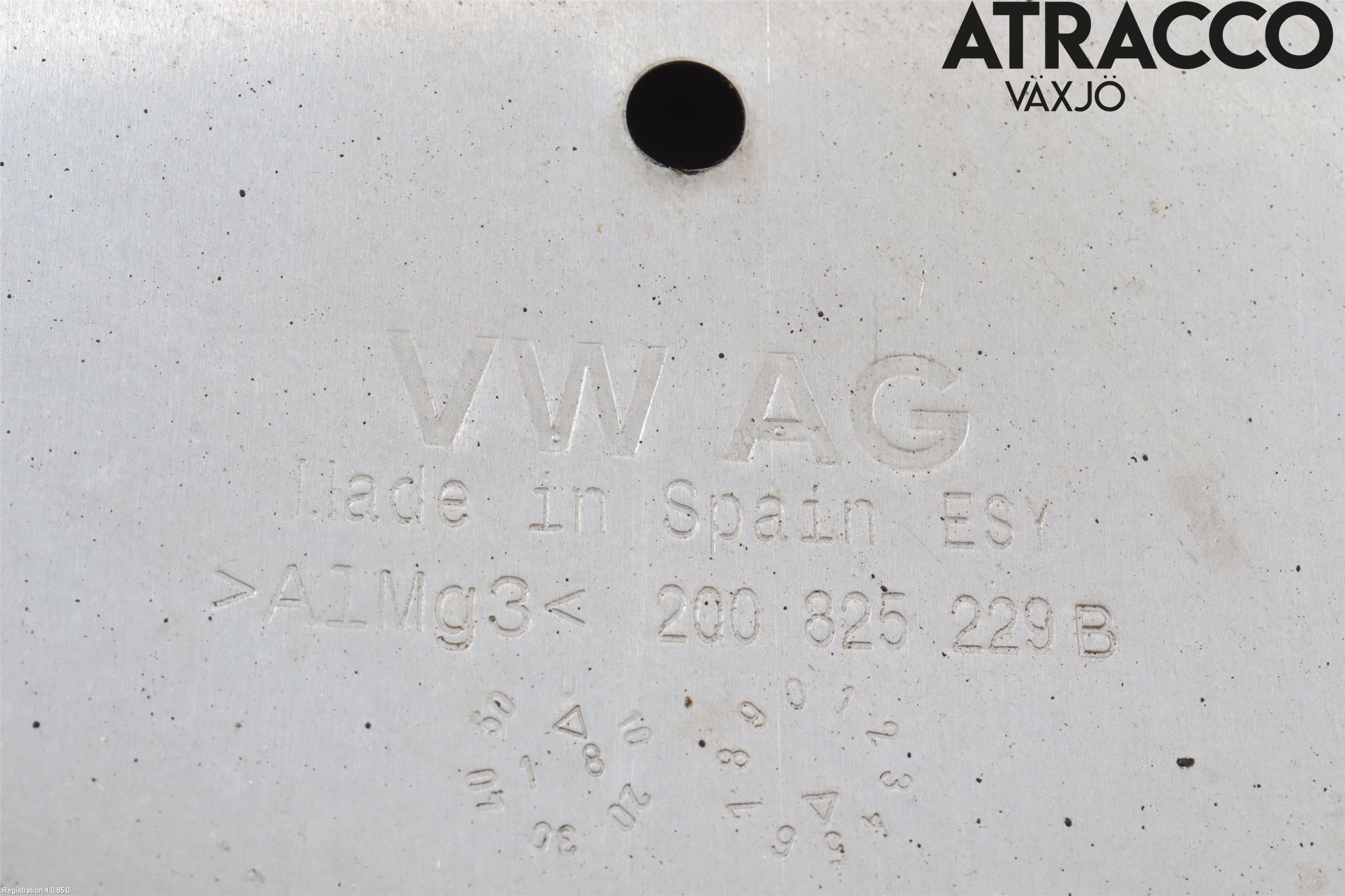 Volkswagen VW POLO VI 18->> Hasplåt Plåt-Plast