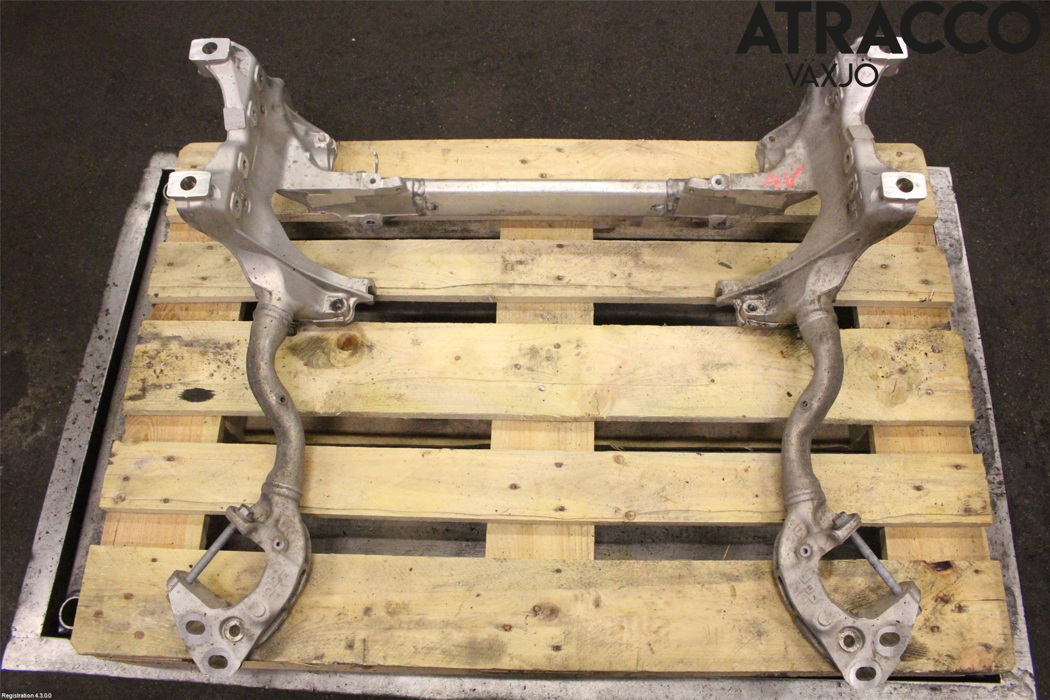 Audi Q7/SQ7 Framvagnsbalk