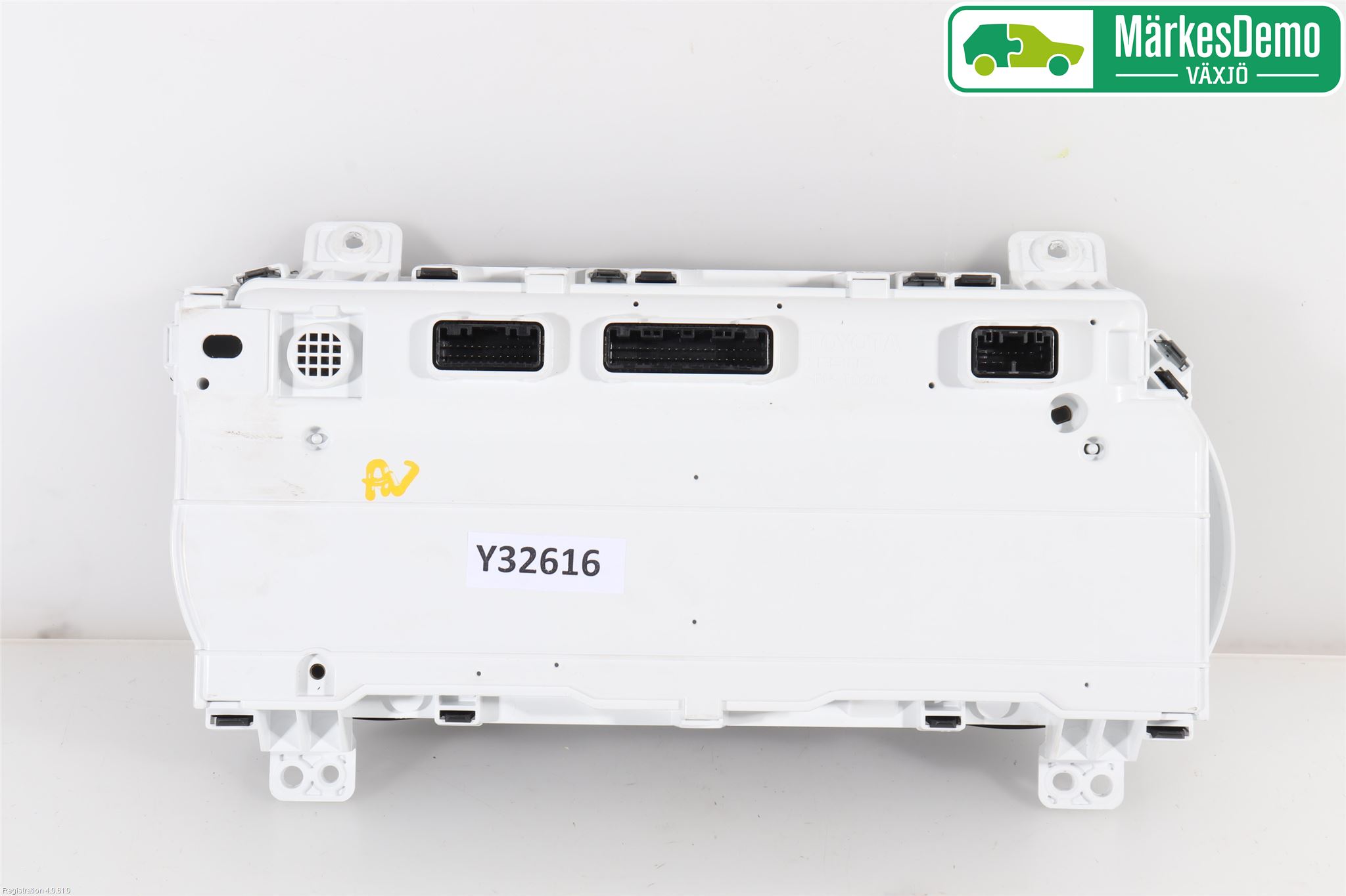 Toyota HILUX 16- Instrument Komb