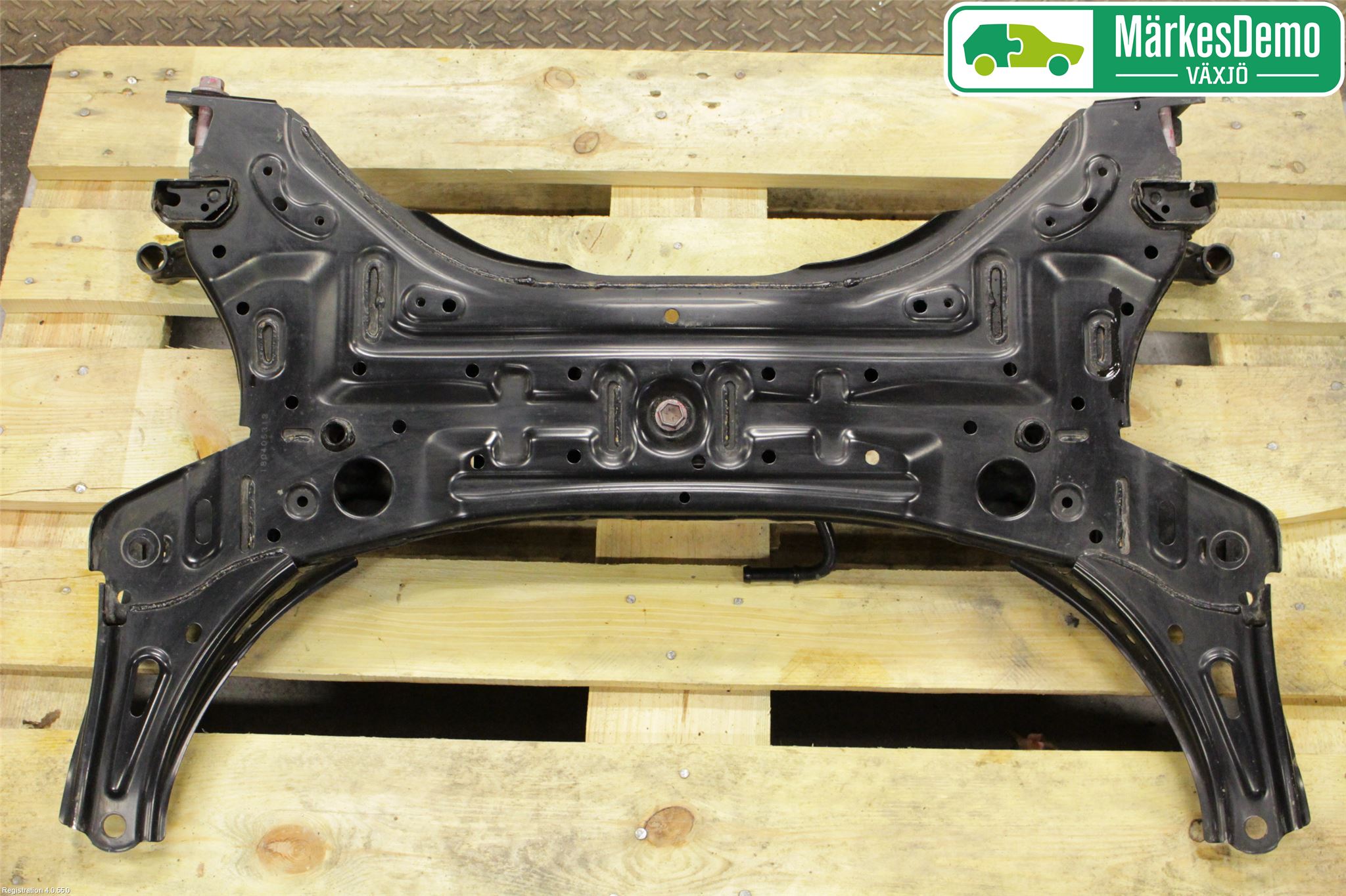 Suzuki SWIFT 17-24 Framvagnsbalk