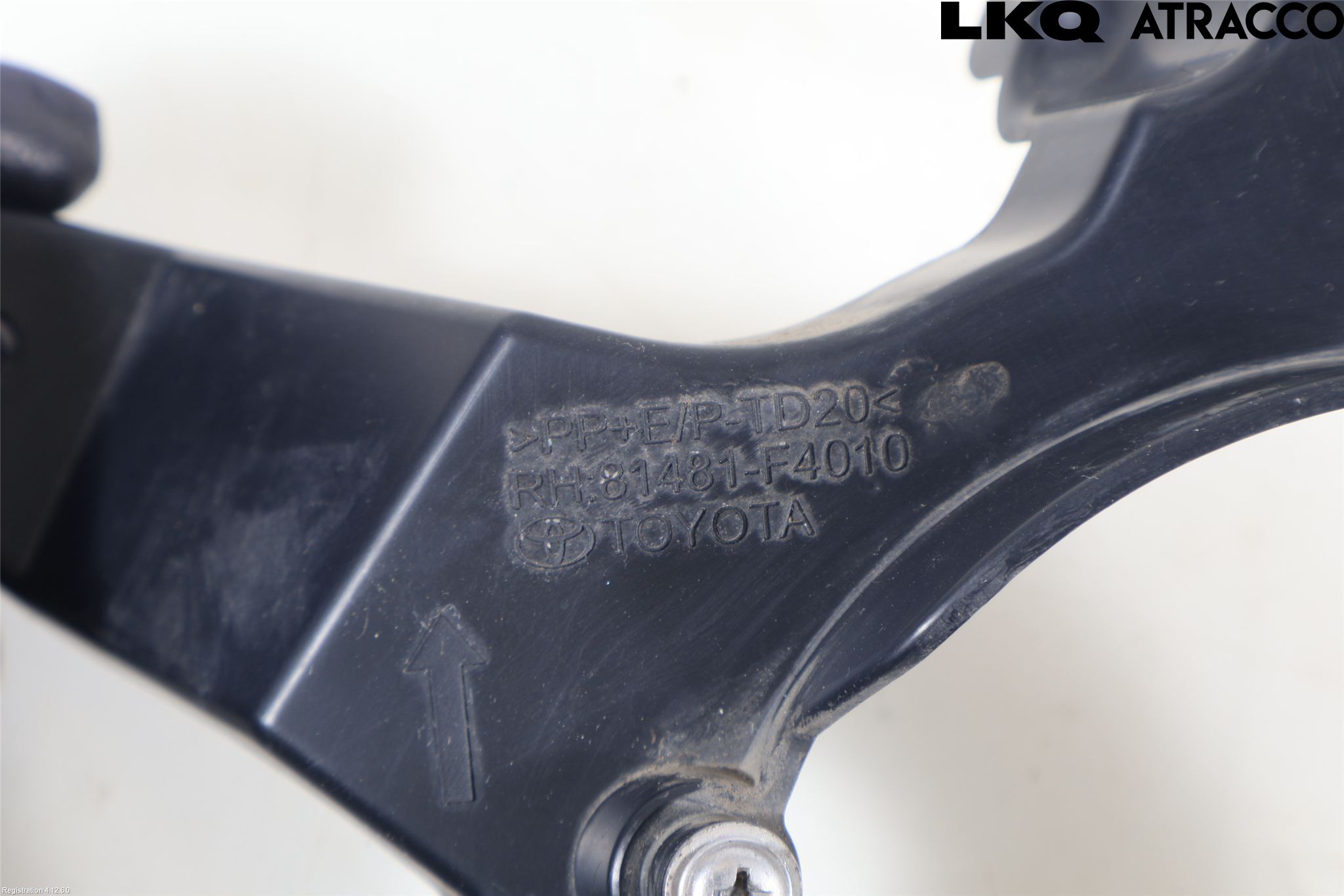 Toyota C-HR 16-23 Dimljussarg Fram