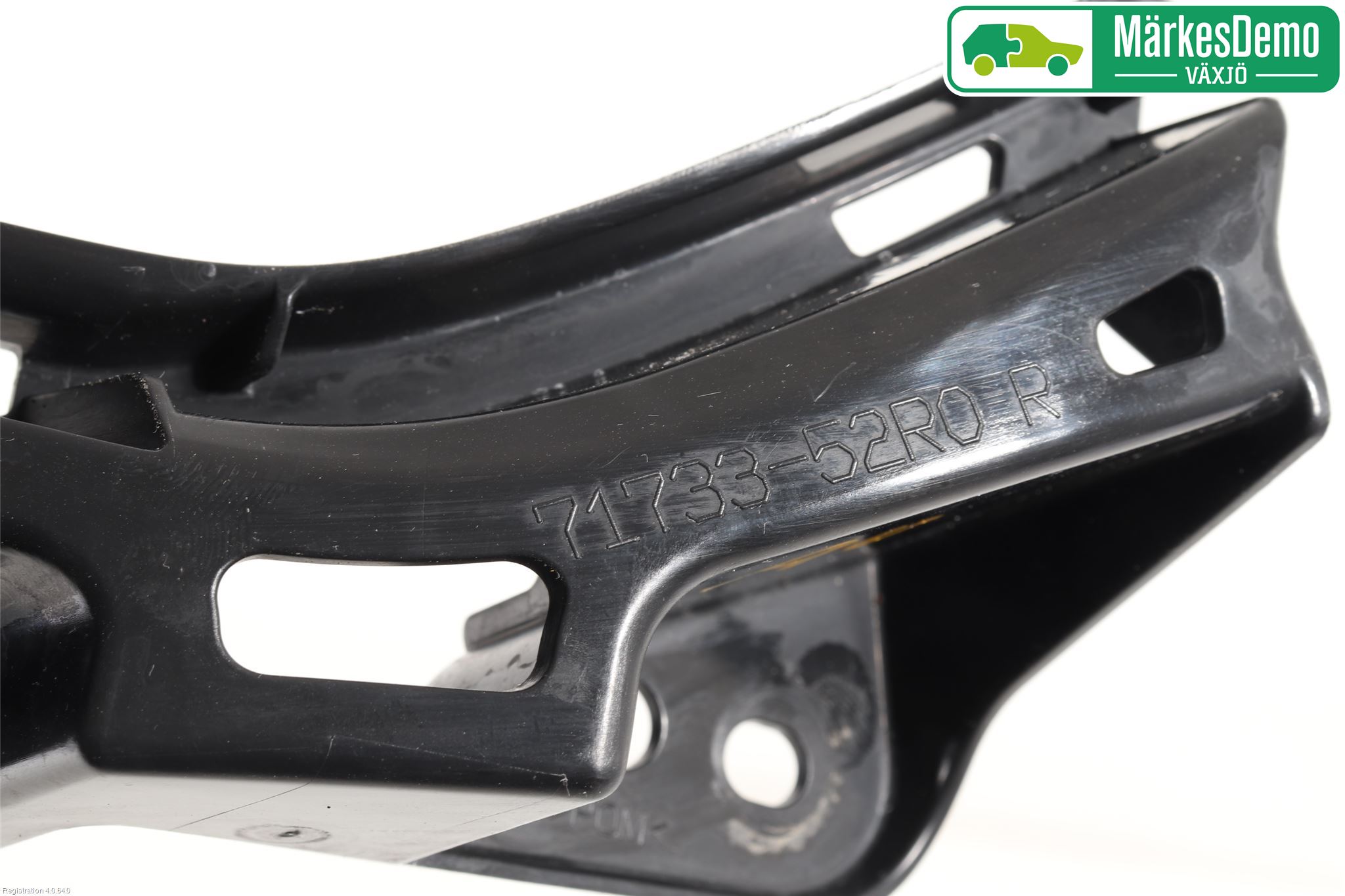 Suzuki SWIFT 17-24 Stötfångarfäste Fram Hö